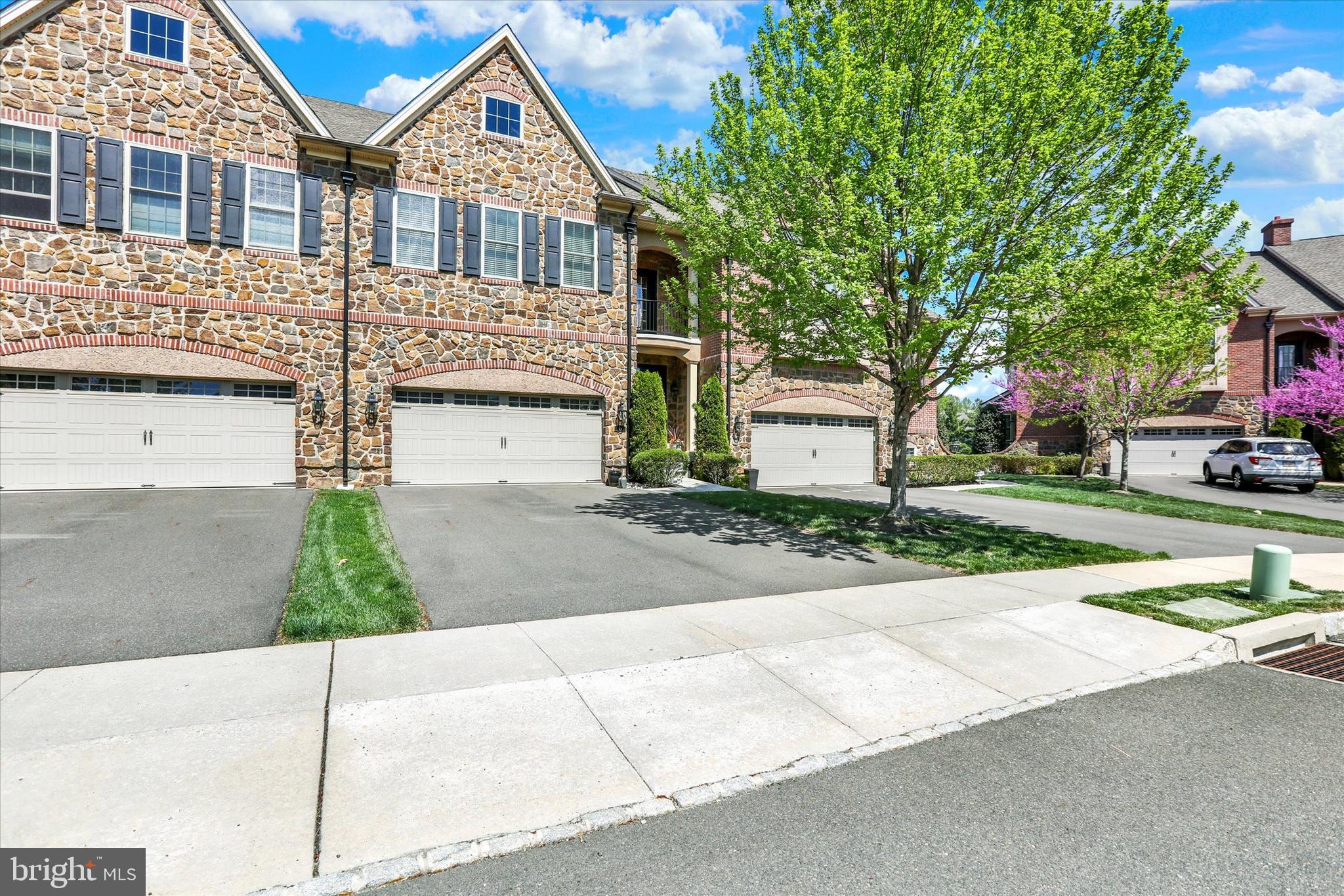 WALDEN SQUARE - Residential