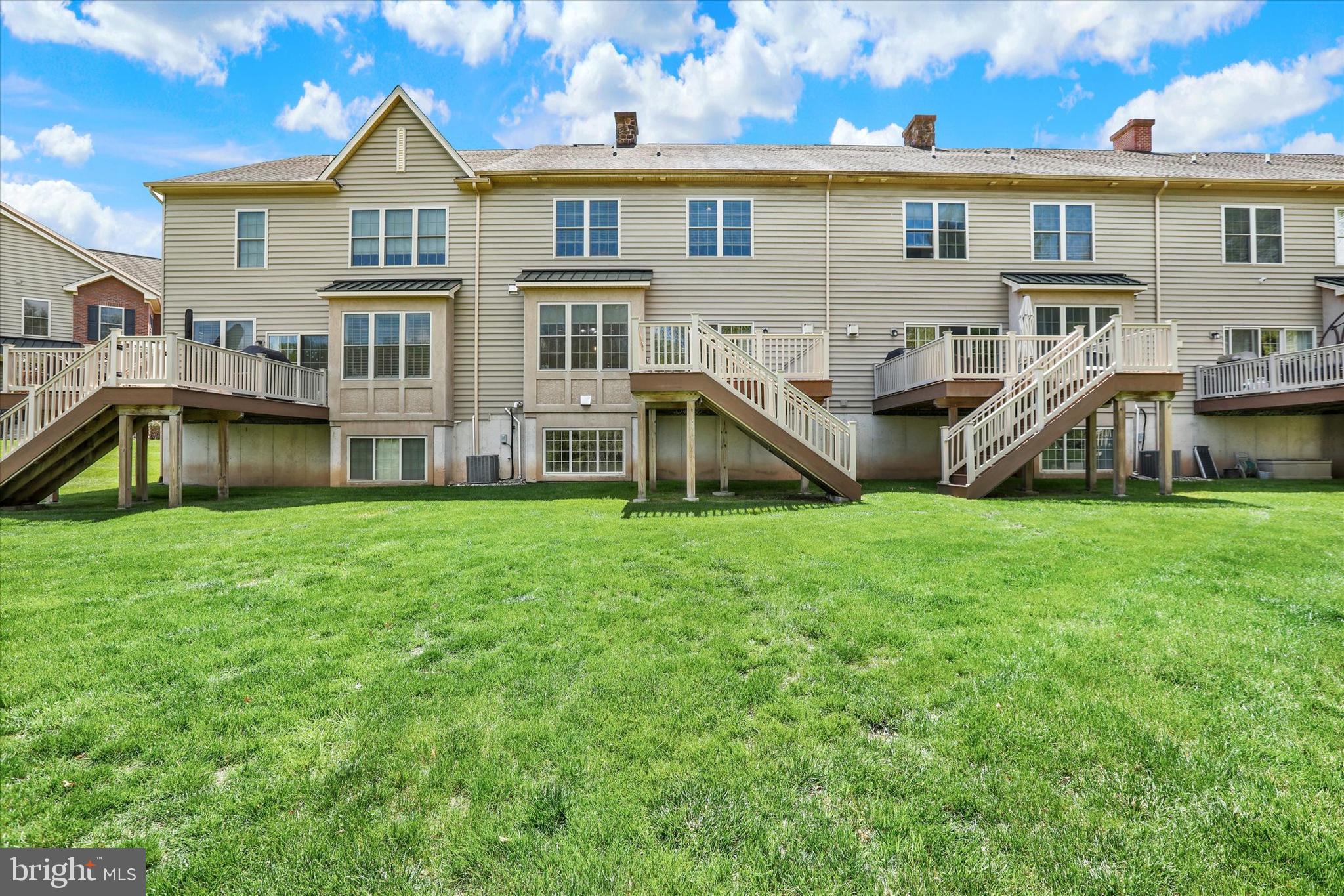 WALDEN SQUARE - Residential