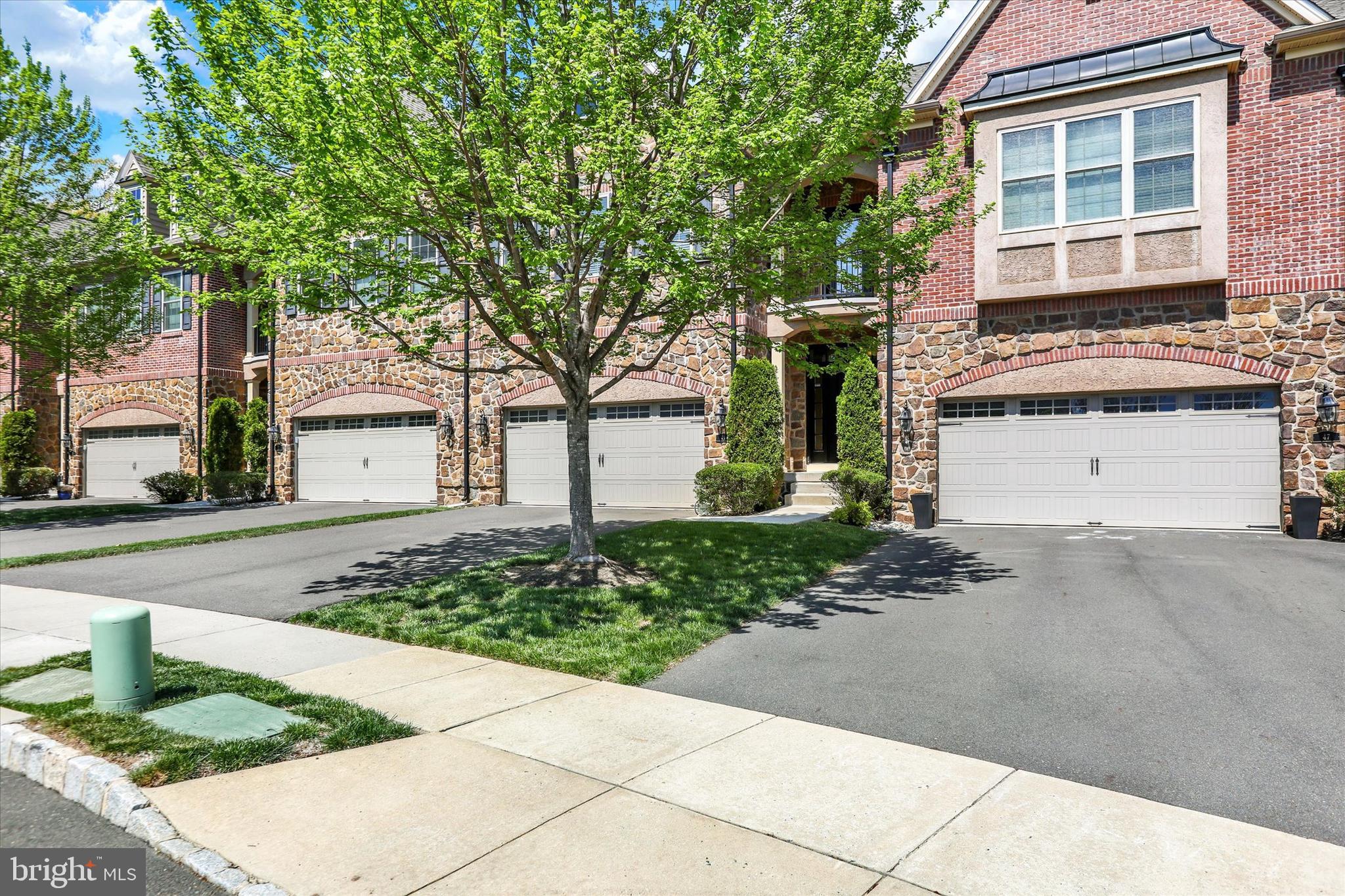 WALDEN SQUARE - Residential