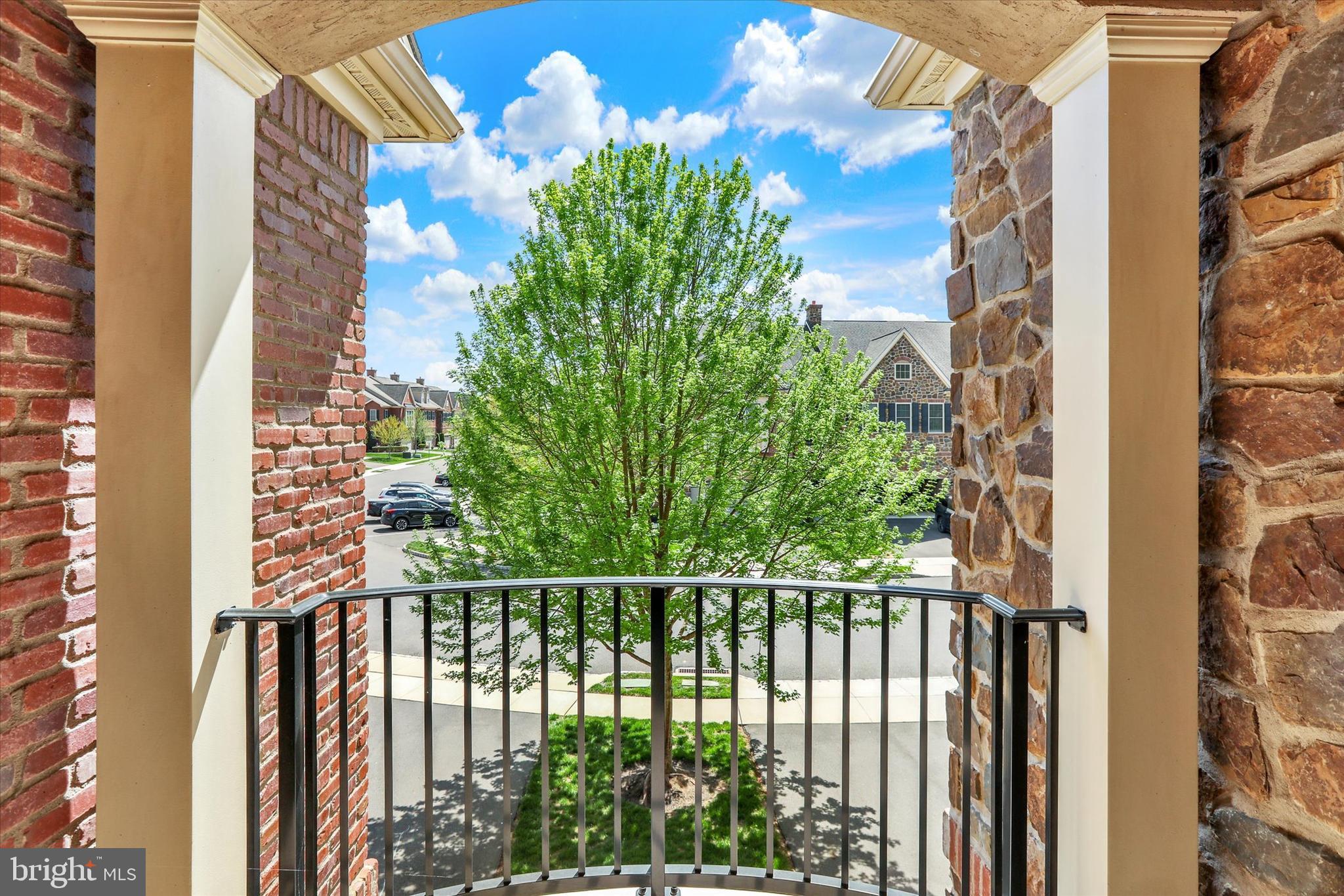 WALDEN SQUARE - Residential