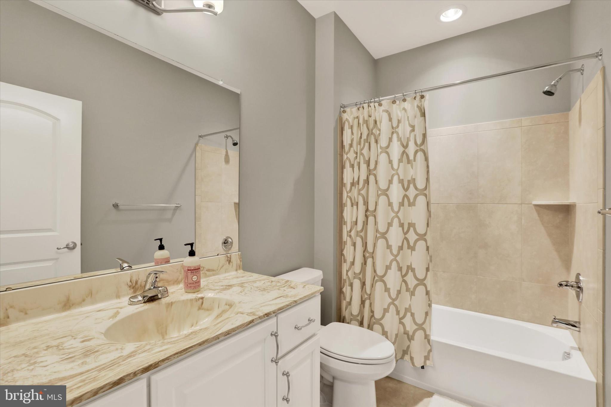 WALDEN SQUARE - Residential