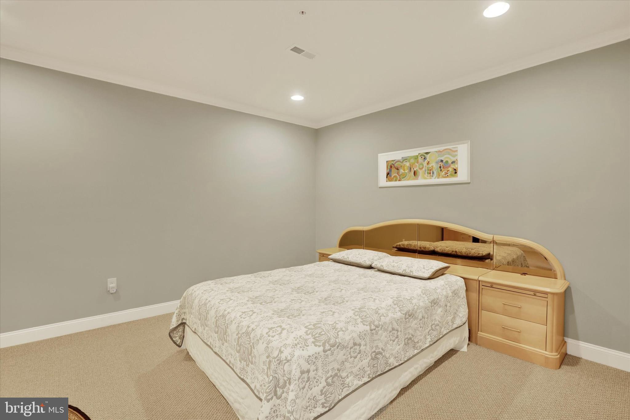 WALDEN SQUARE - Residential