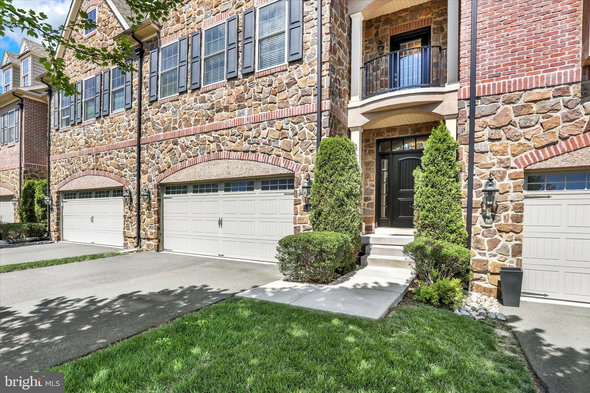 WALDEN SQUARE - Residential