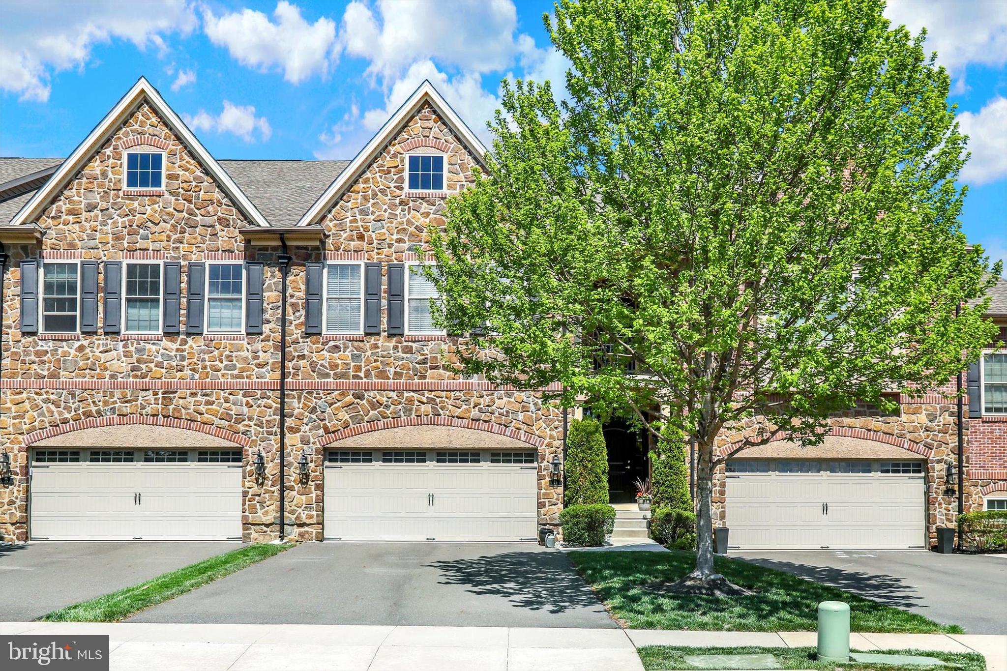 WALDEN SQUARE - Residential