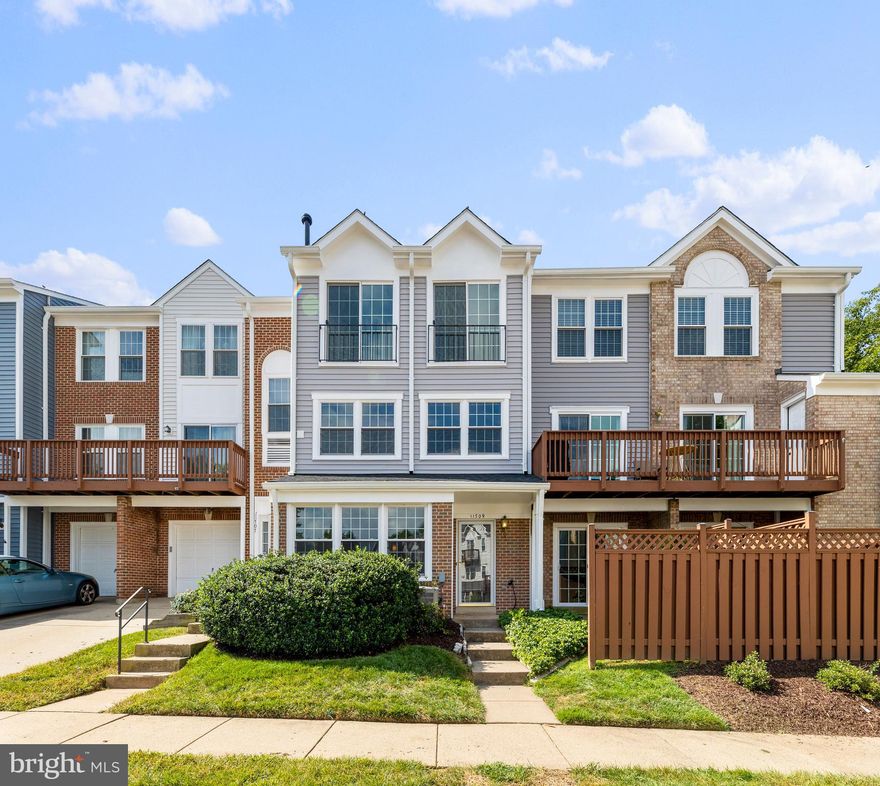 RARE RECENTLY RENOVATED three-level condo located in the heart of Fairfax, just minutes from the Fair Oaks Mall and shopping centers!

New roof and sidings (replaced June 2022), new carpet, new quartz countertops (just days old), and freshly painted throughout. This gorgeous home boasts almost 1900 sqft of living space, featuring 3 spacious bedrooms and 3 full baths. As you enter the house, you'll be greeted with a very large and open family/living area,  where you can spend time with your loved ones after a long day of work or being away from home. This main level also features a dining room, a full bath and a spacious kitchen. As you head up the stairs, you will discover  very generously sized bedrooms and two en-suite full baths. All bedrooms are airy and are in immaculate conditions. The house has been professionally cleaned and is moved-in ready! Come and check out this **worry-free living*** home before it's gone!