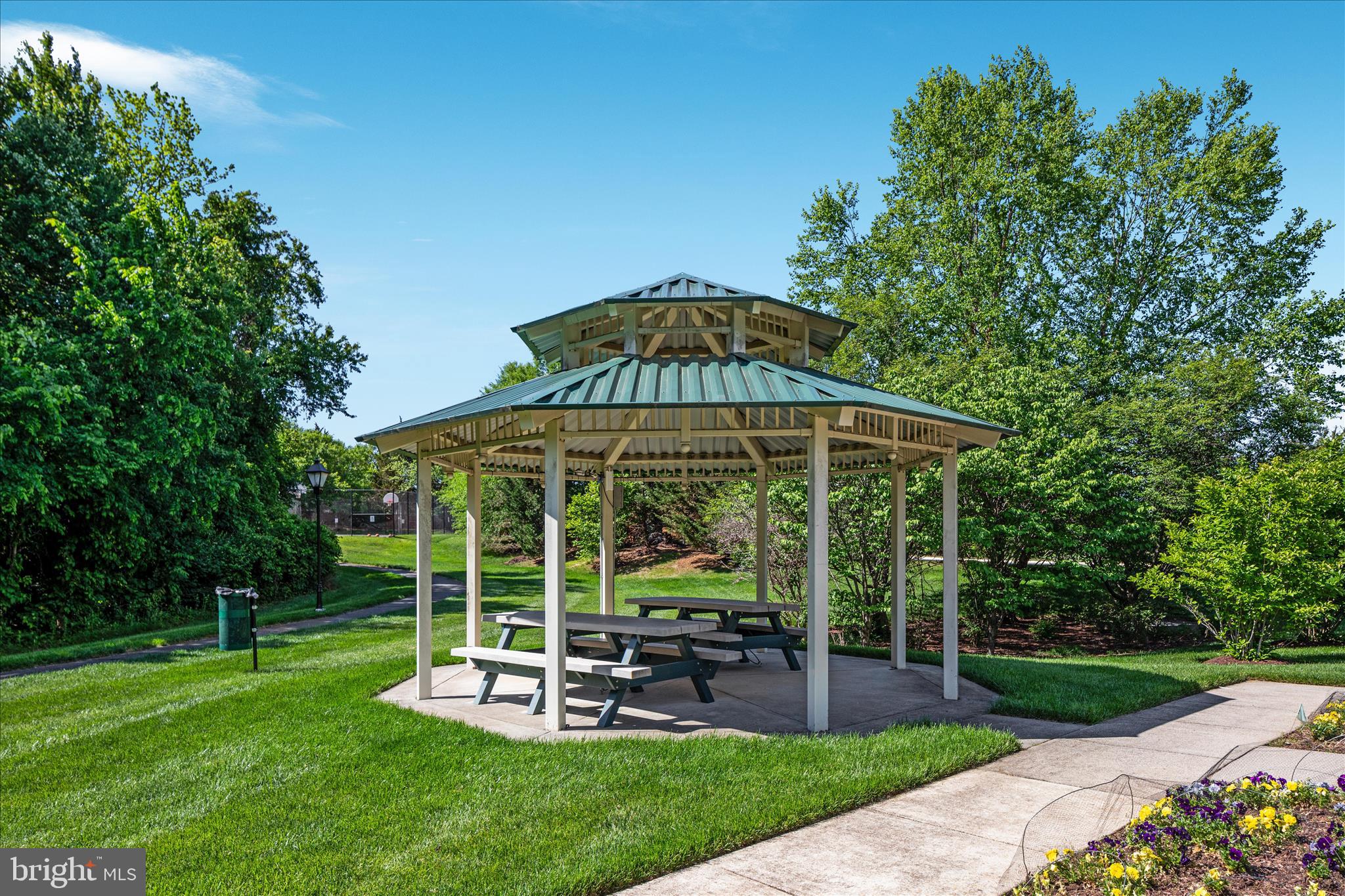 KENSINGTON MANOR - Residential