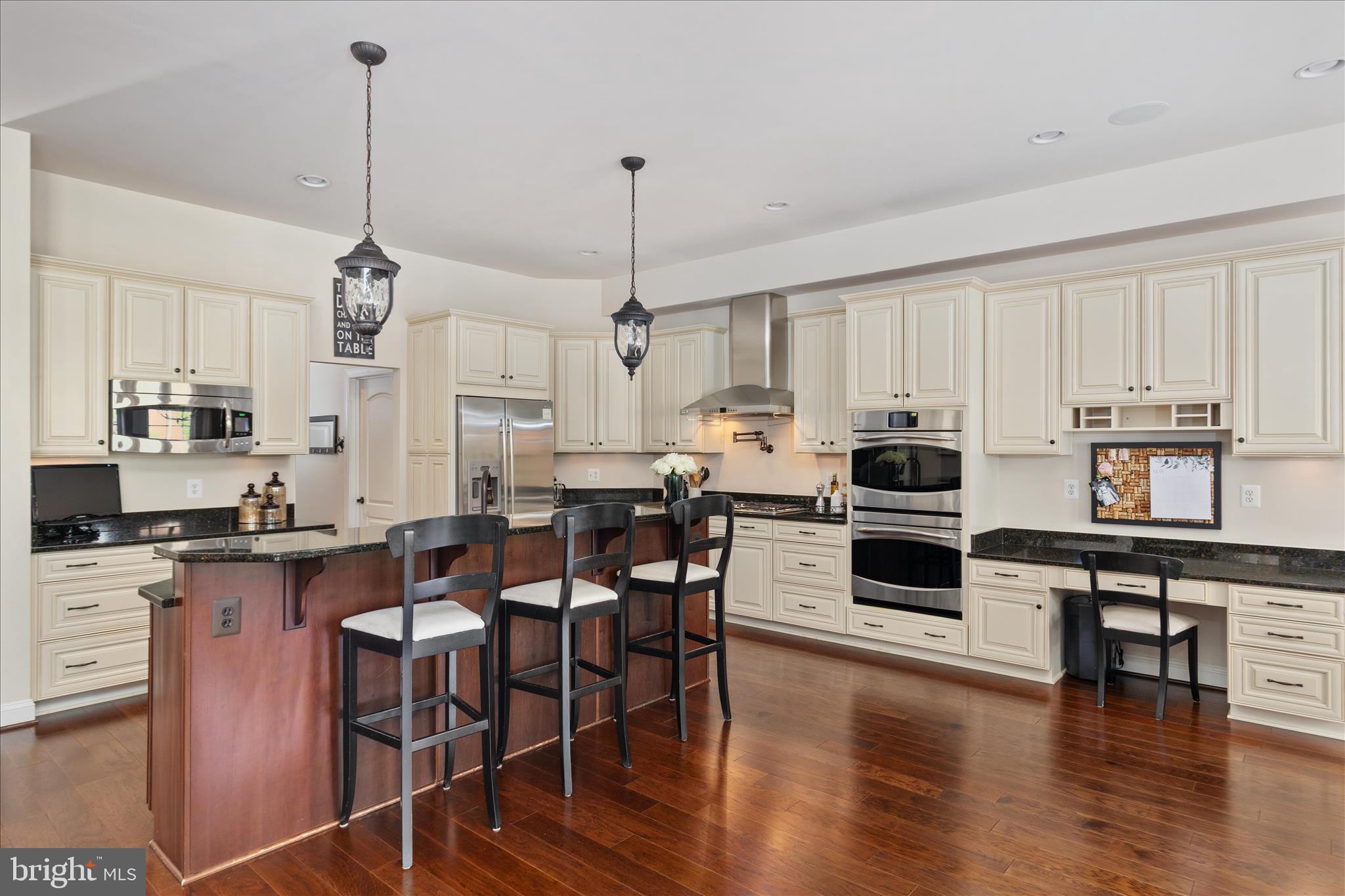 KENSINGTON MANOR - Residential