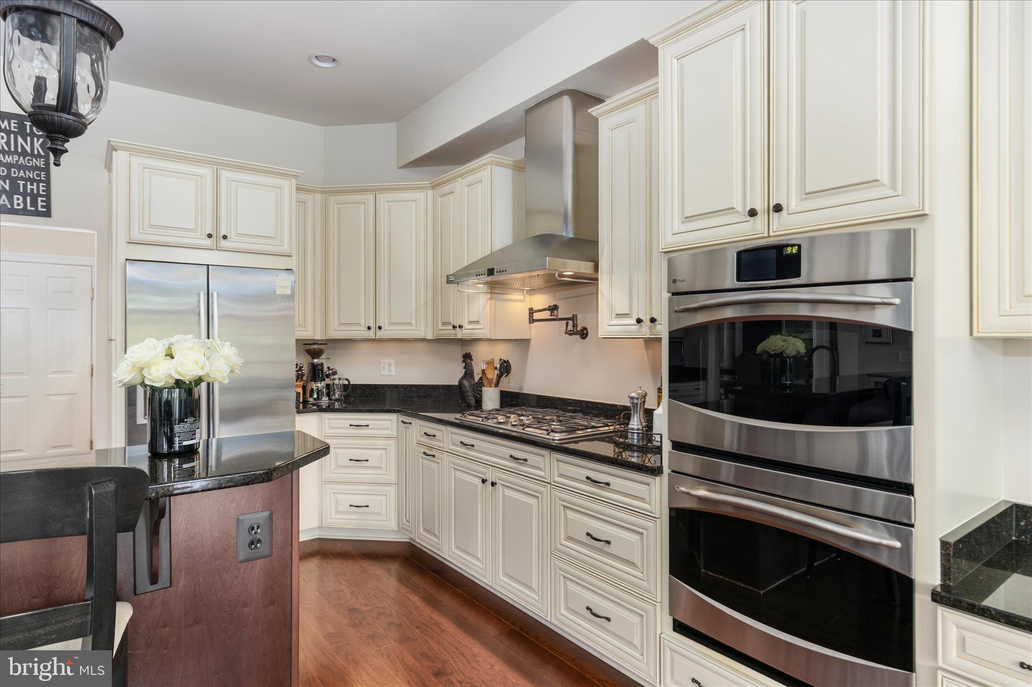 KENSINGTON MANOR - Residential