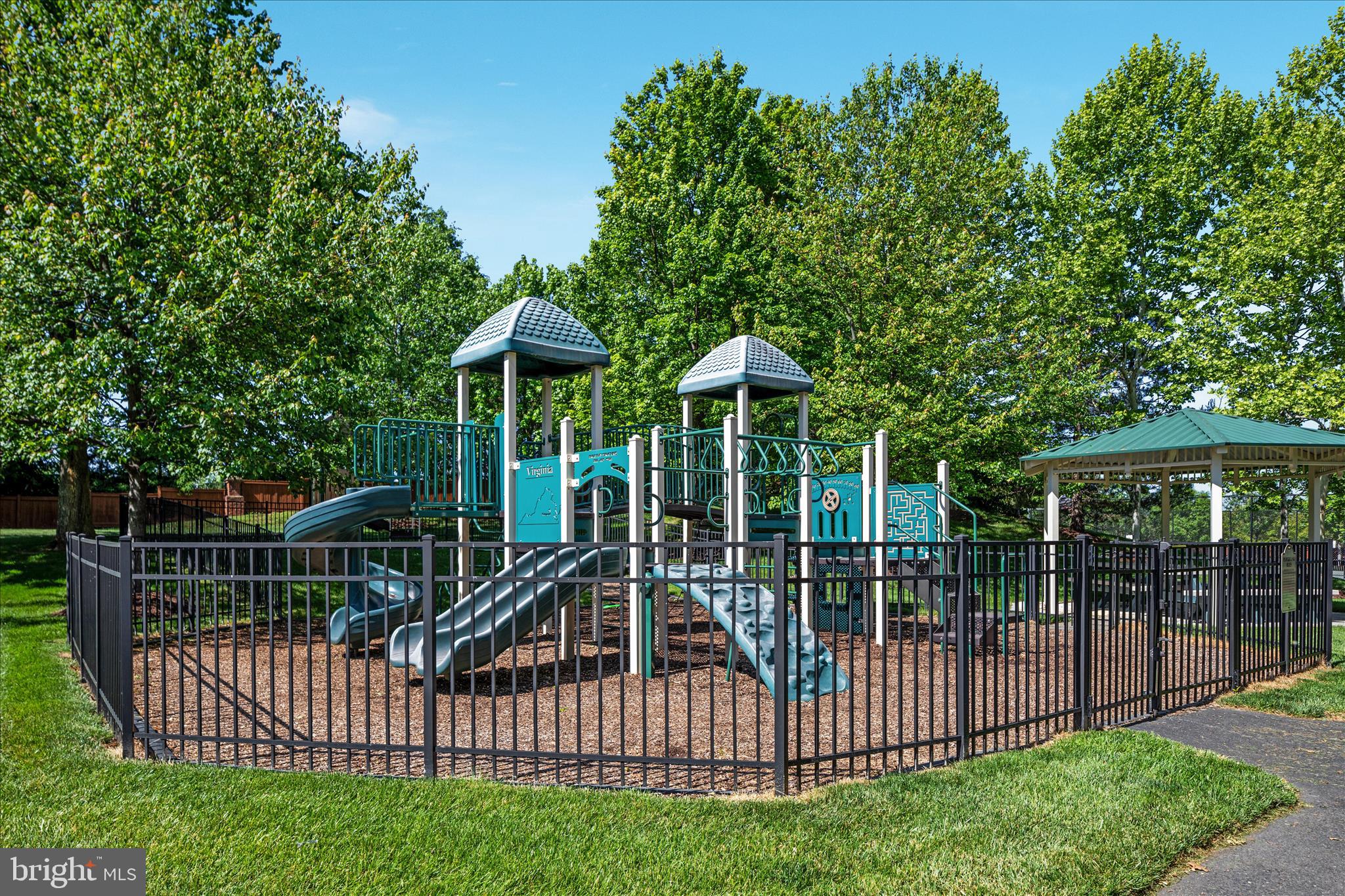 KENSINGTON MANOR - Residential