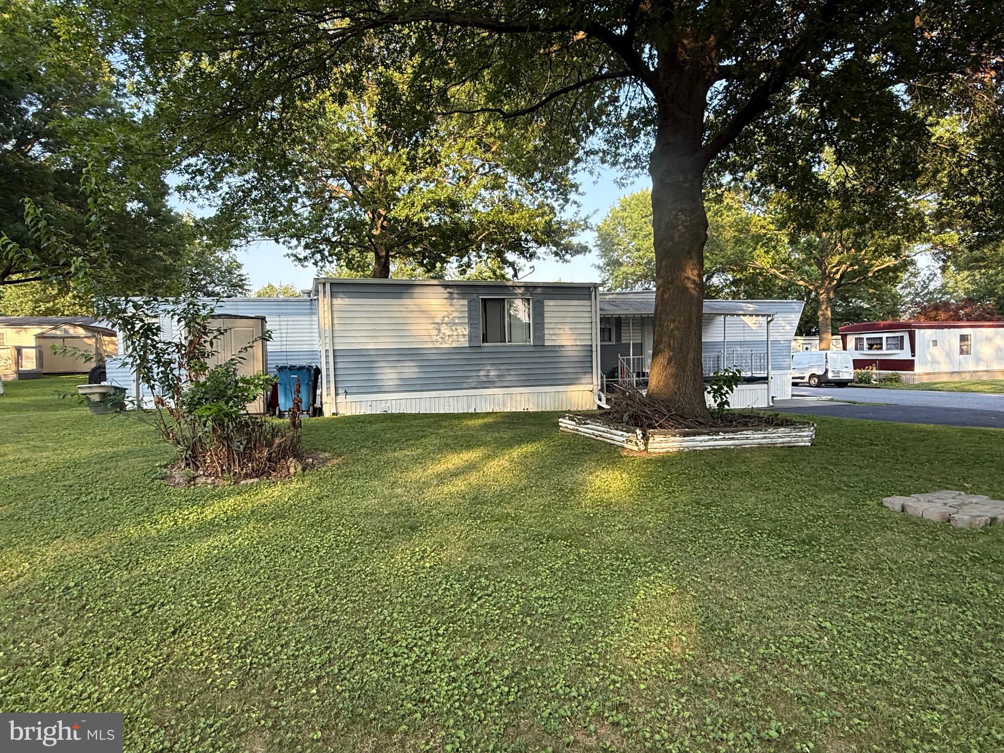 LITTLE HOLLYWOOD - Residential