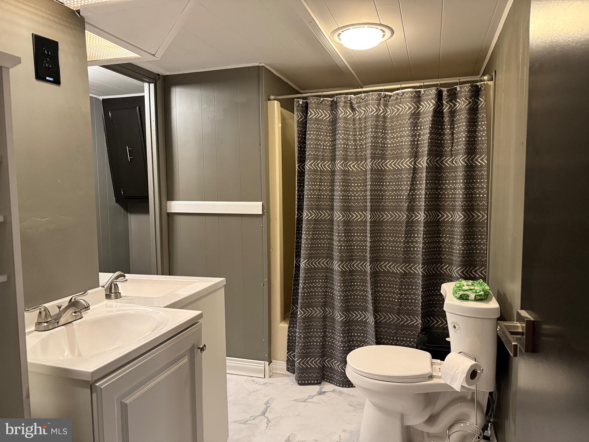 LITTLE HOLLYWOOD - Residential