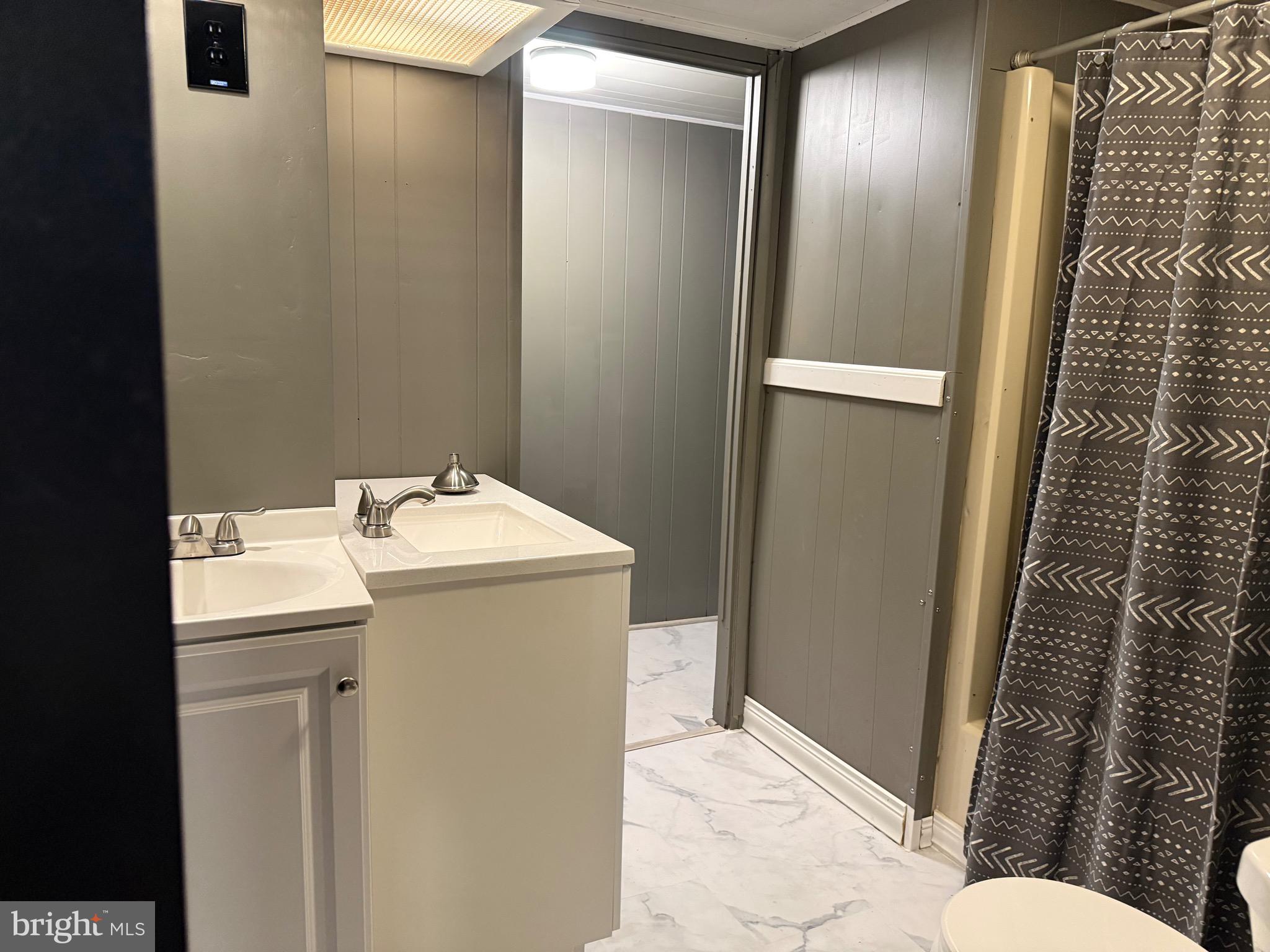 LITTLE HOLLYWOOD - Residential