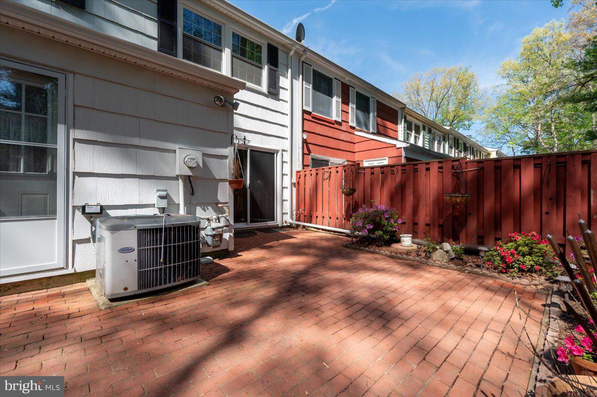 CROFTON TOWNE - Residential