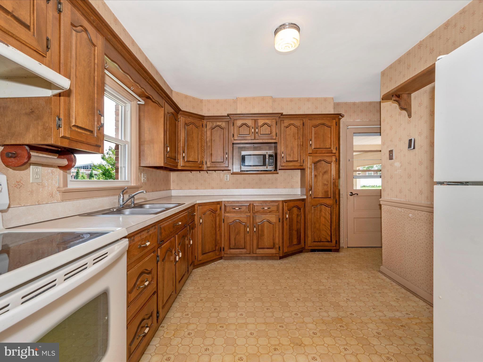 GLADE VILLAGE - Residential