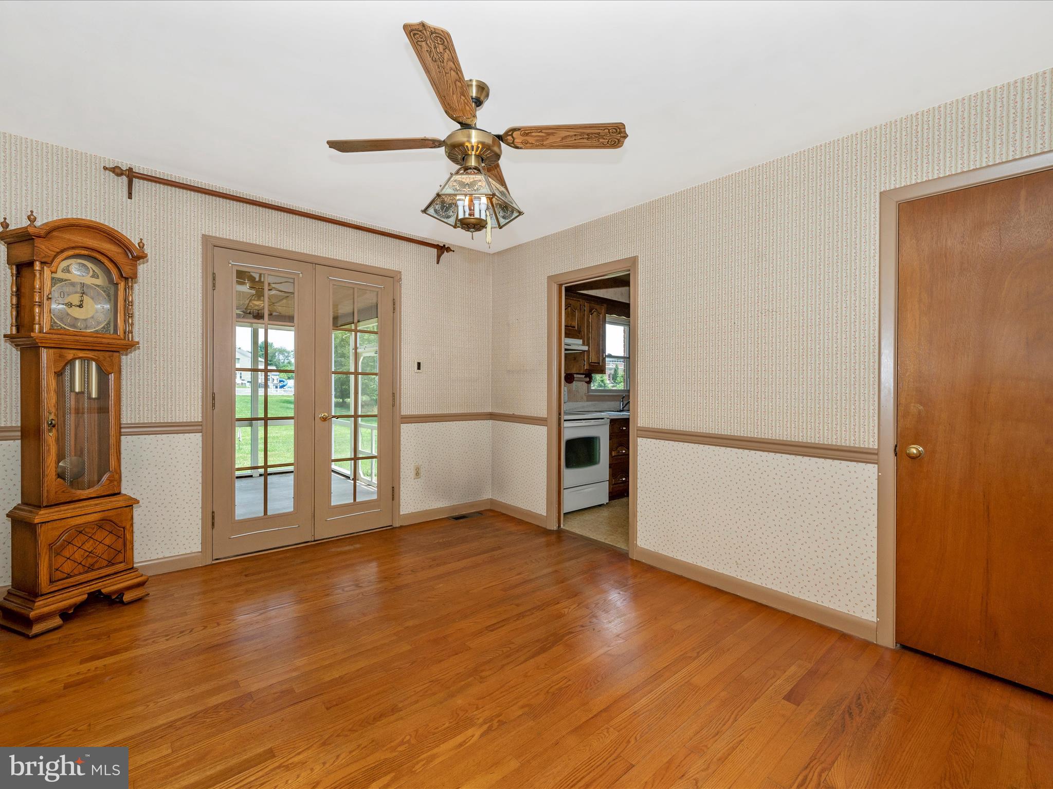 GLADE VILLAGE - Residential