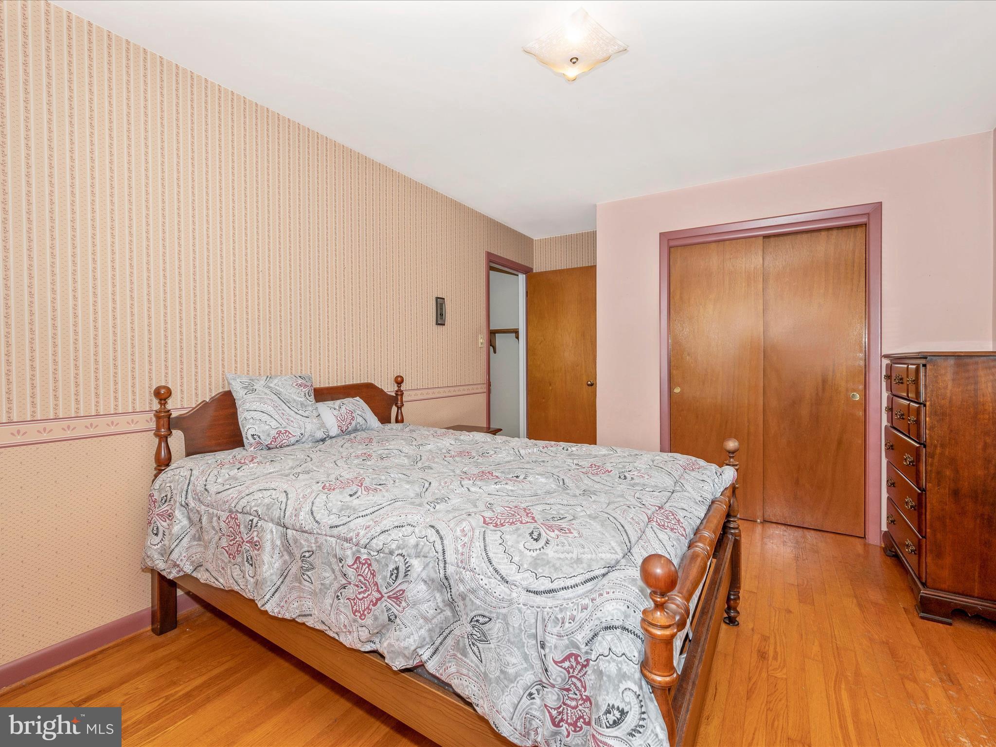 GLADE VILLAGE - Residential