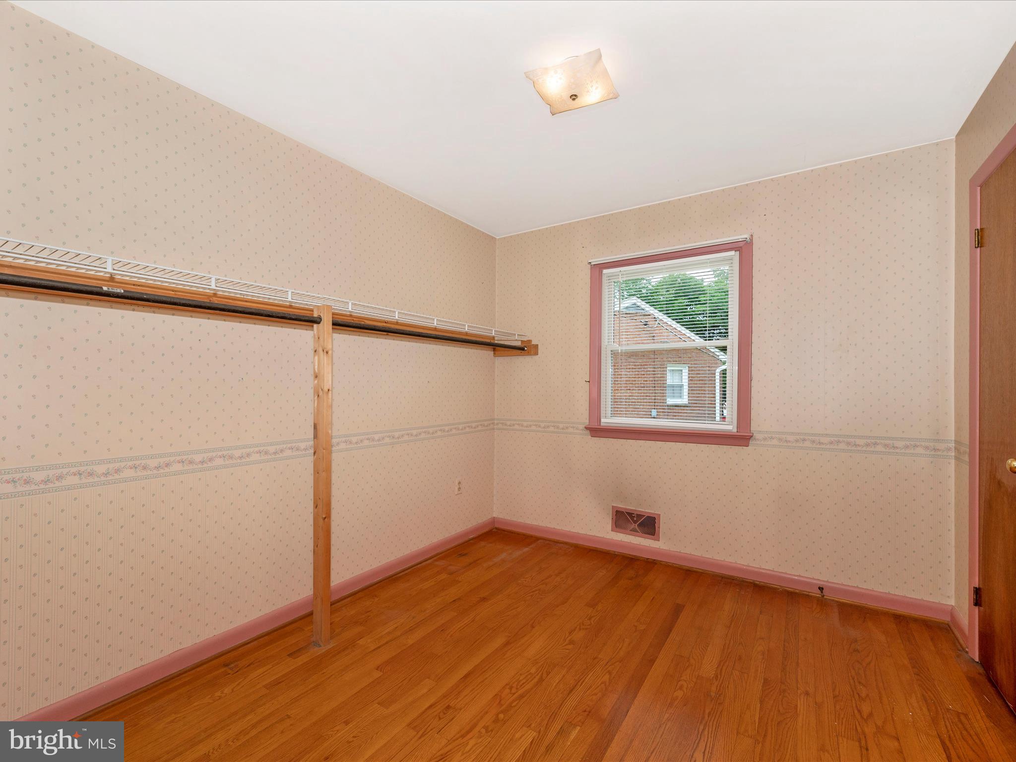 GLADE VILLAGE - Residential