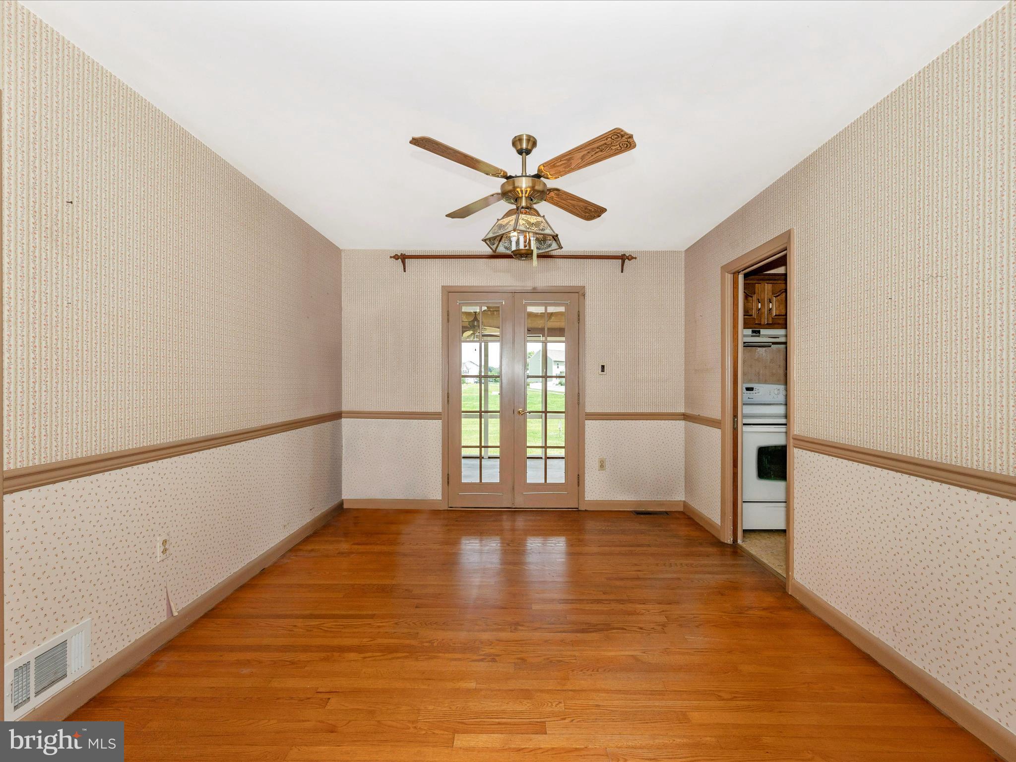 GLADE VILLAGE - Residential