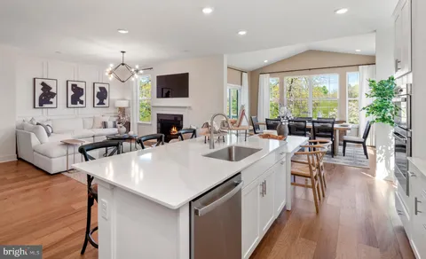 4 John Vanzandt Dr, Titusville, NJ MLS: NJME2063302