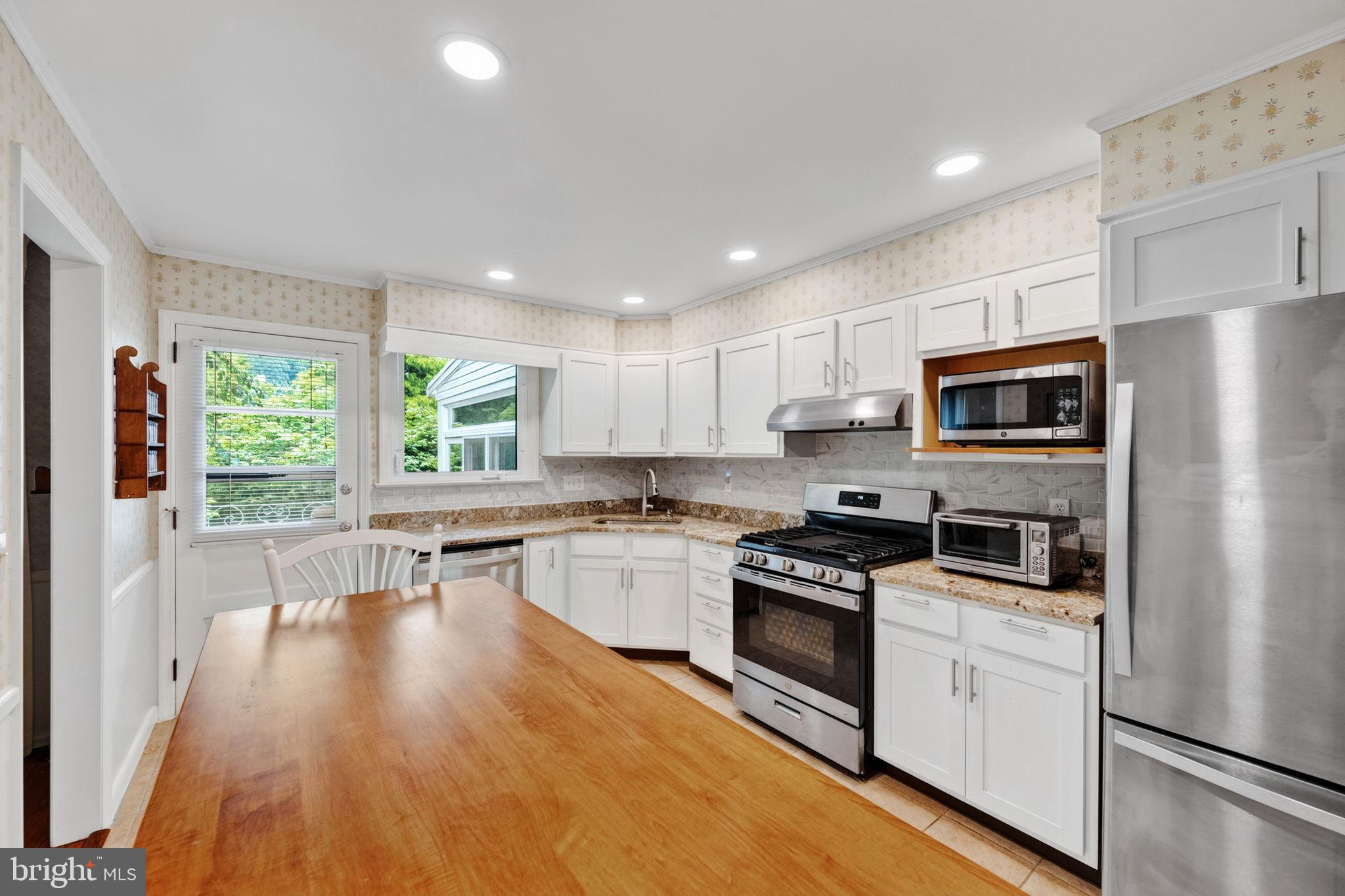 305 MERIDEN DRIVE