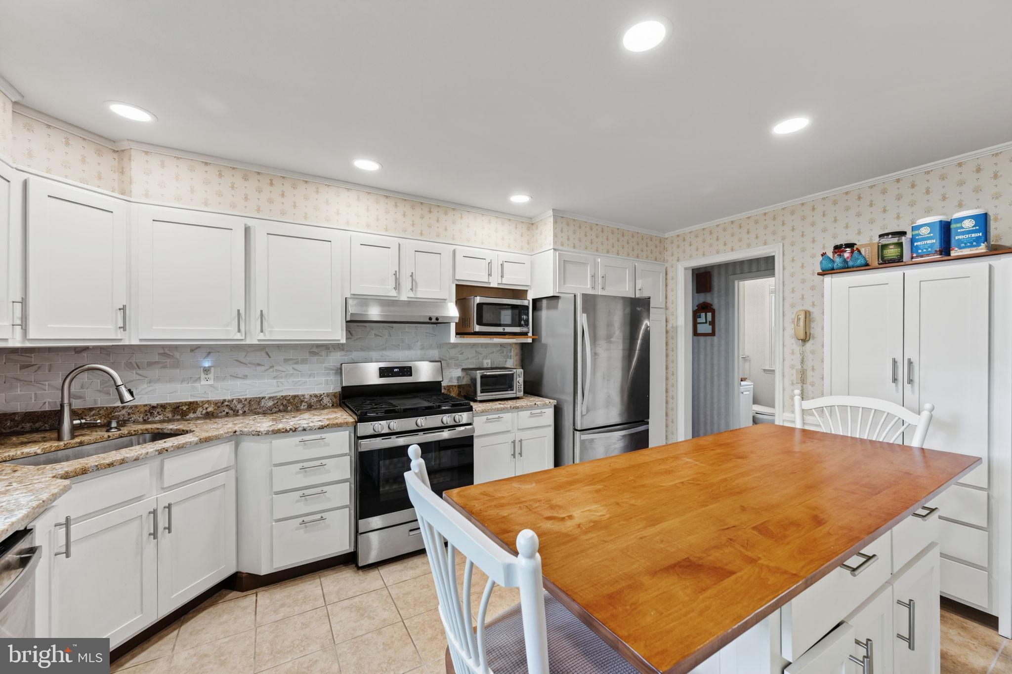 305 MERIDEN DRIVE