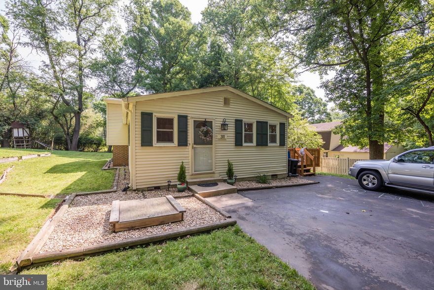 Beautifully renovated 4BD/2.5BA home in Vienna. Split level with brand new kitchen and bathrooms, hardwood floors throughout upper and main floors. Easy access to  W&OD trail, grocery stores, restaurants, library, etc. Close to metro. Home is at the end of a private driveway with a large yard. Pets case by case, small pets only.