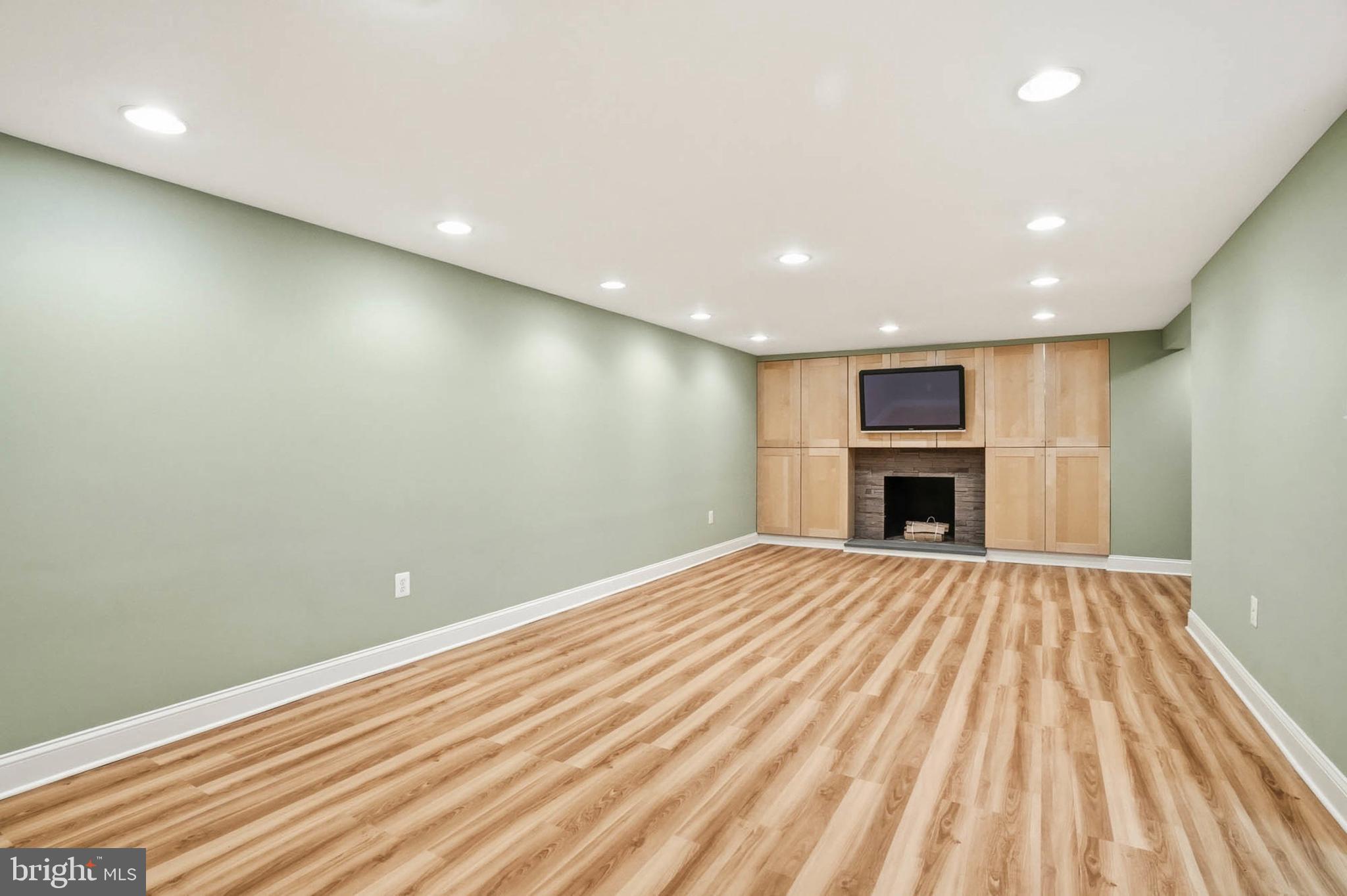 HILLSMERE SHORES - Residential