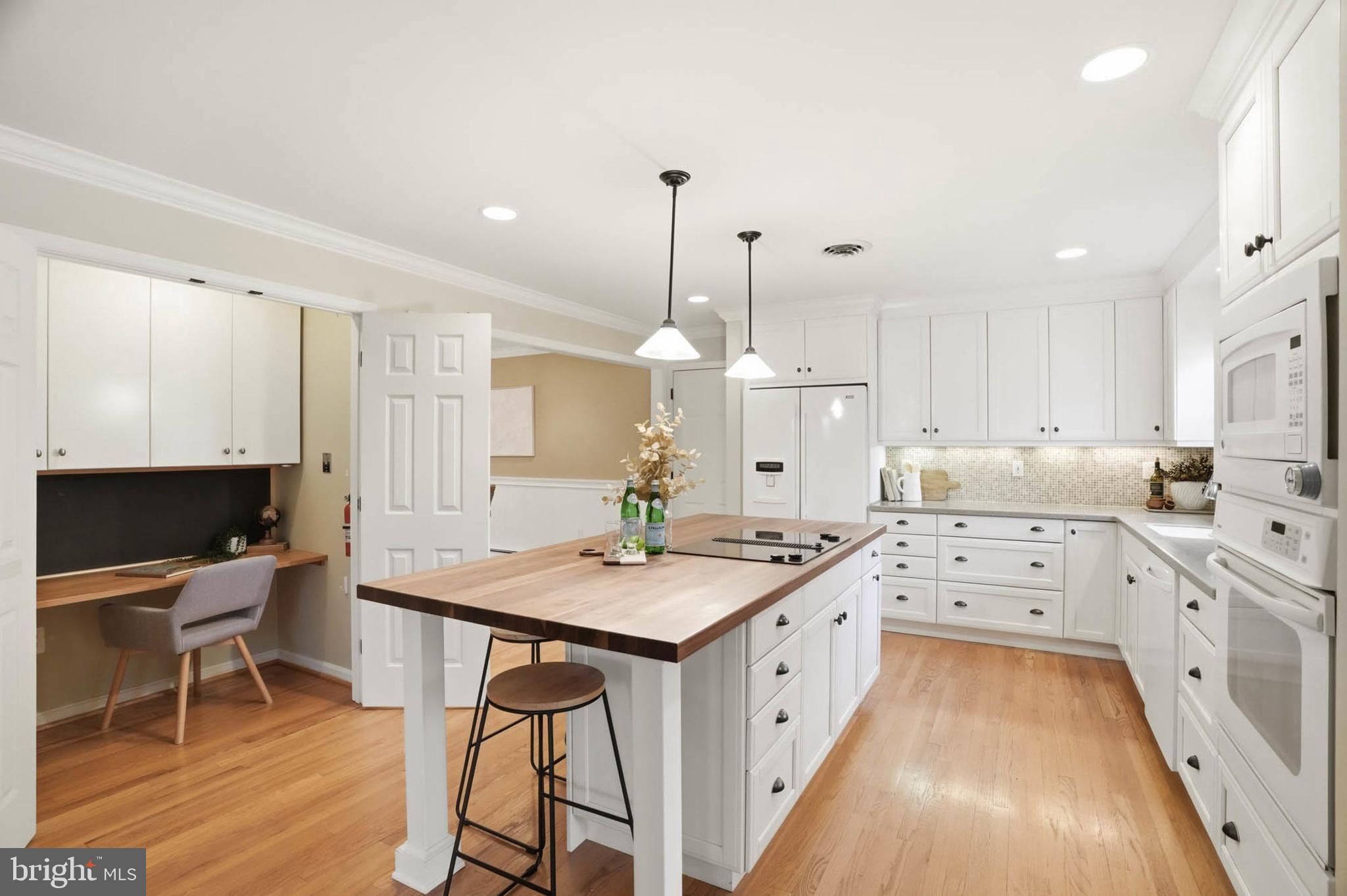 HILLSMERE SHORES - Residential