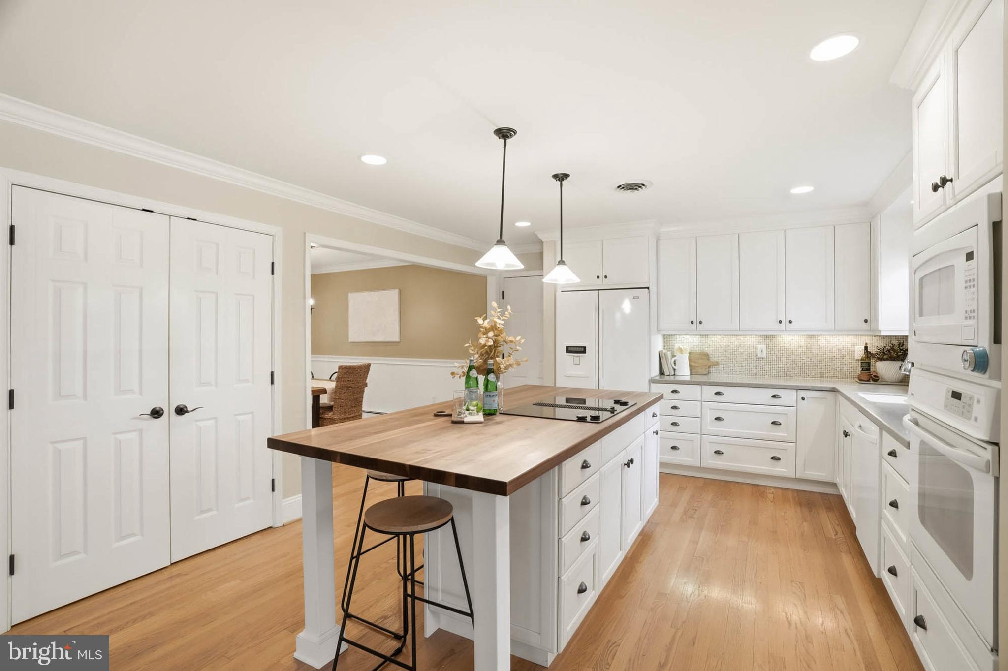 HILLSMERE SHORES - Residential