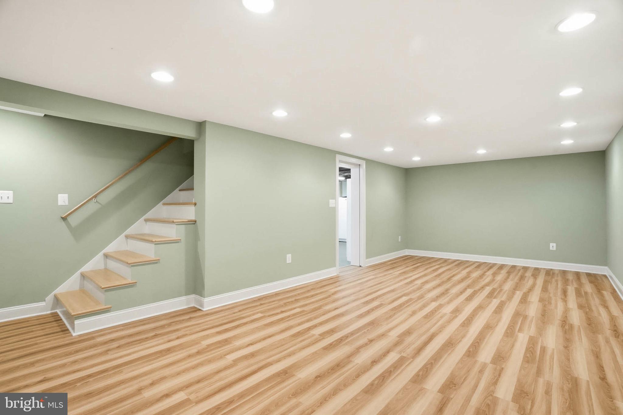 HILLSMERE SHORES - Residential