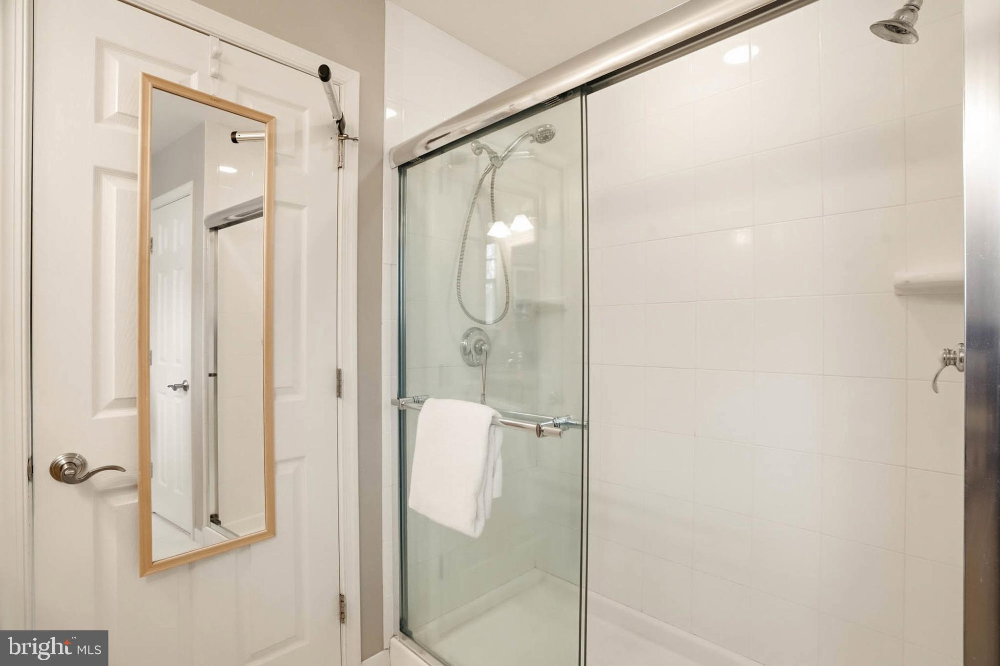 HILLSMERE SHORES - Residential