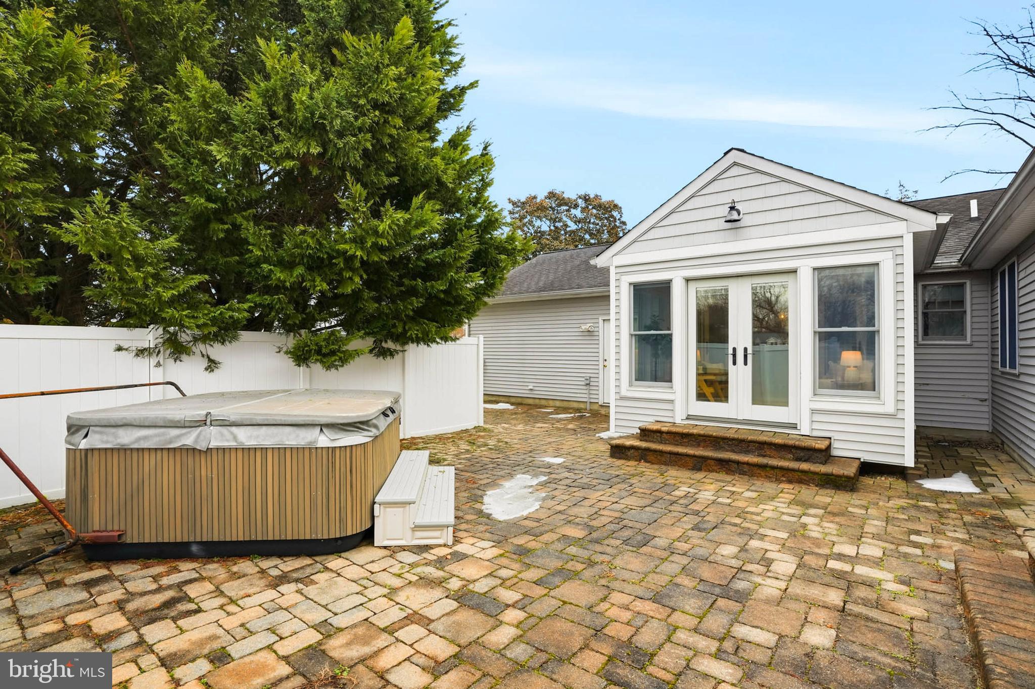 HILLSMERE SHORES - Residential