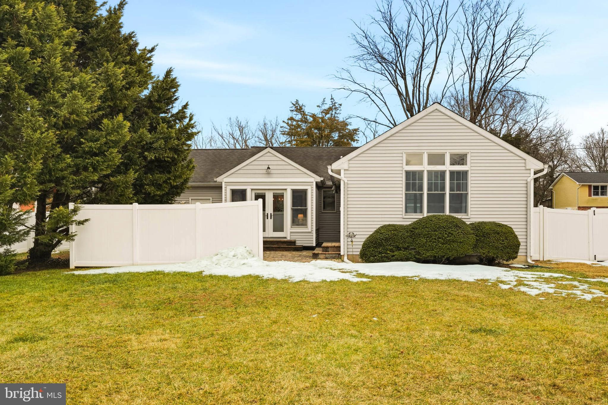 HILLSMERE SHORES - Residential