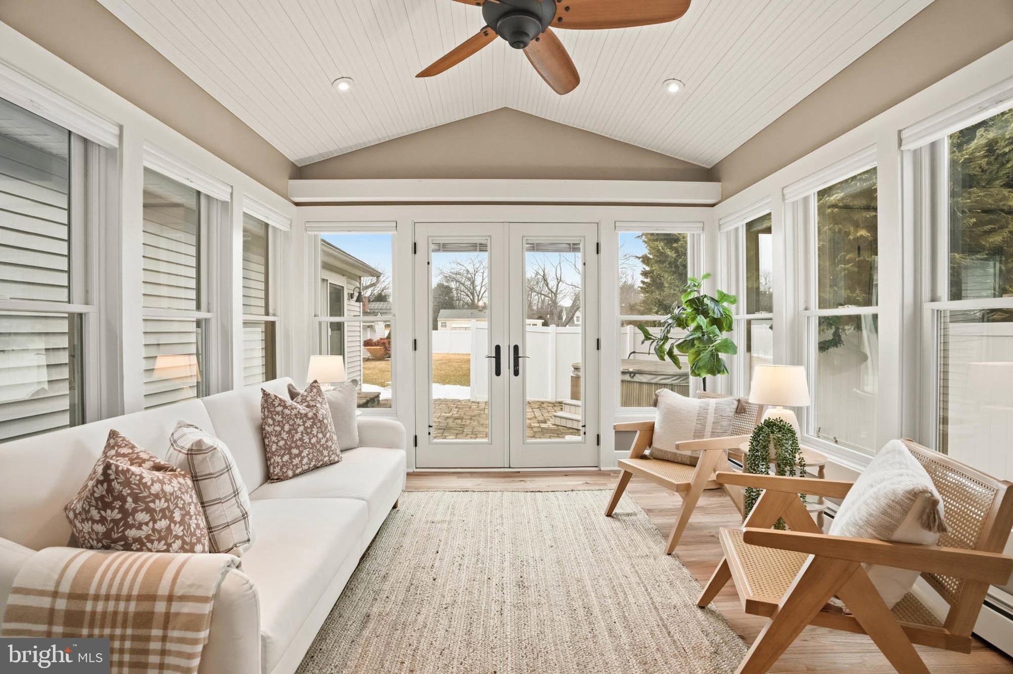 HILLSMERE SHORES - Residential