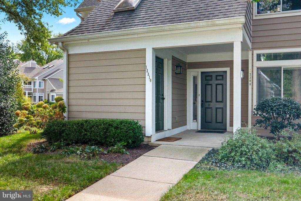 Photo of 12308 Fort Buffalo Circle, FAIRFAX, VA 22033 (MLS # VAFX2269352)