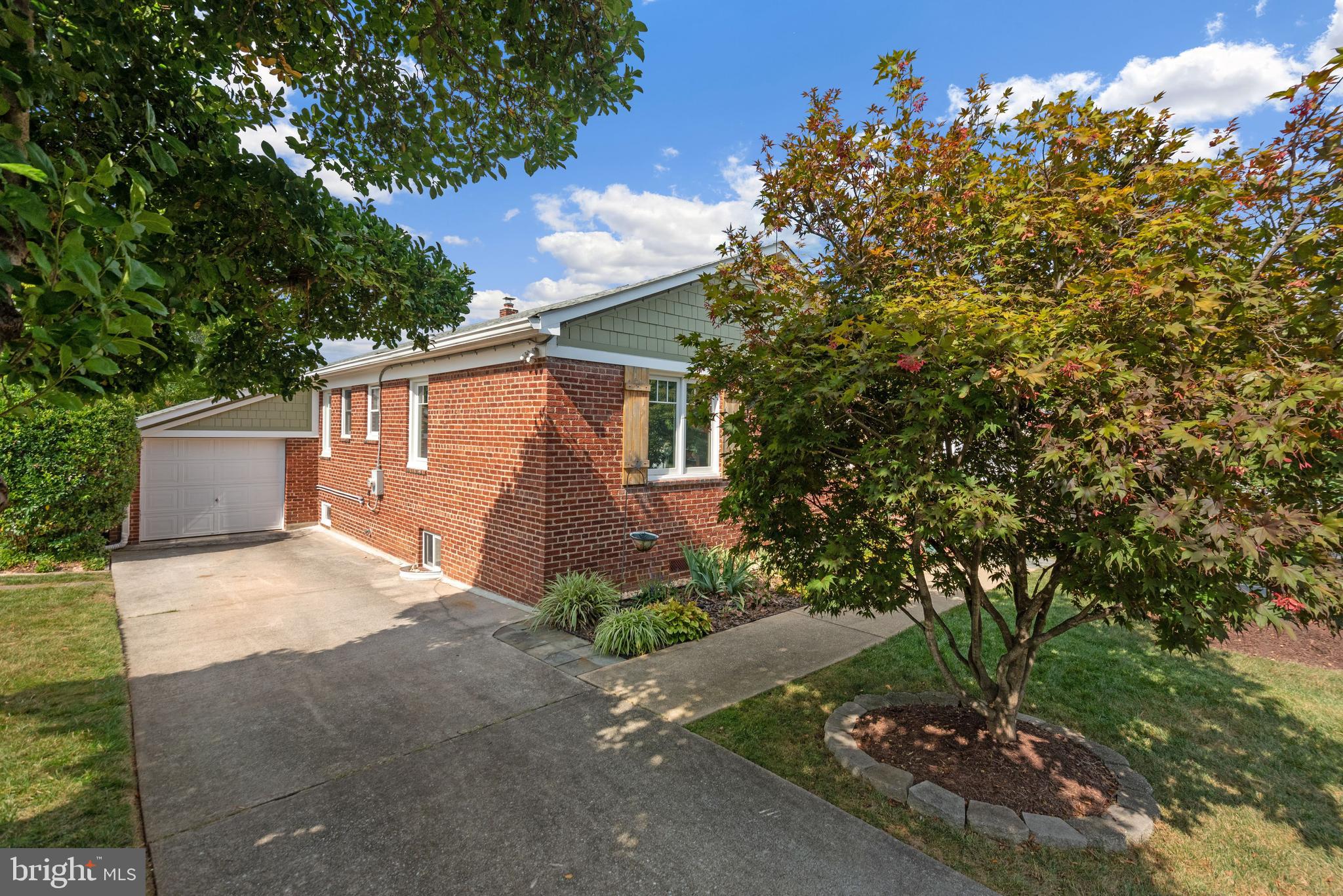 LOCUST HILL ESTATES - Residential