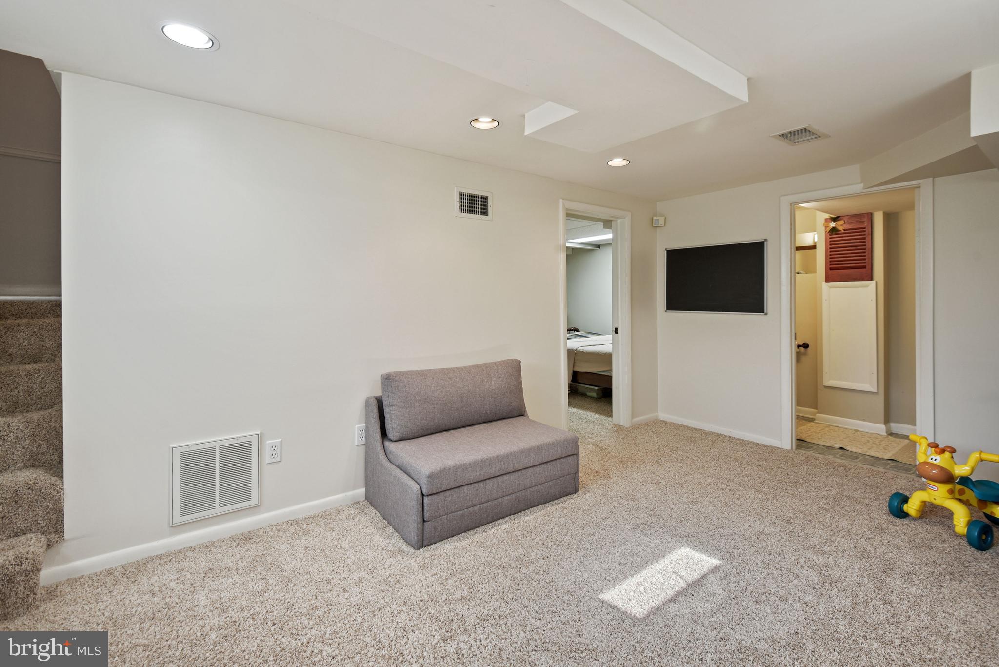 LOCUST HILL ESTATES - Residential