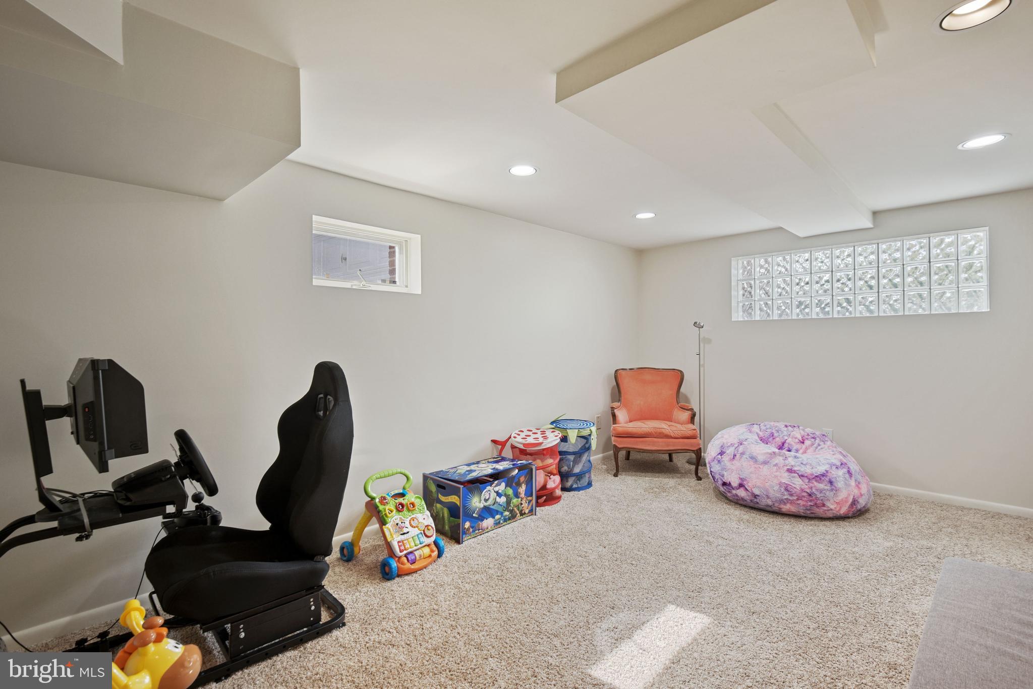 LOCUST HILL ESTATES - Residential