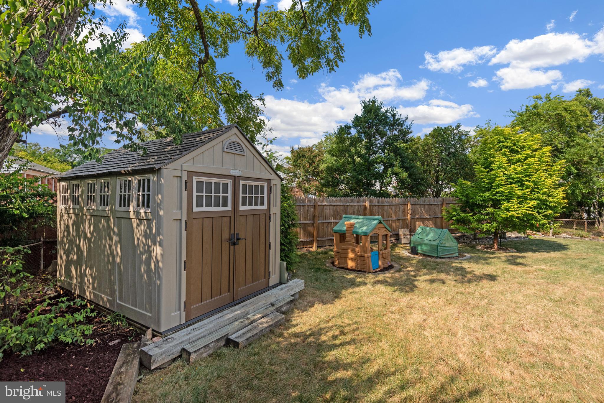 LOCUST HILL ESTATES - Residential