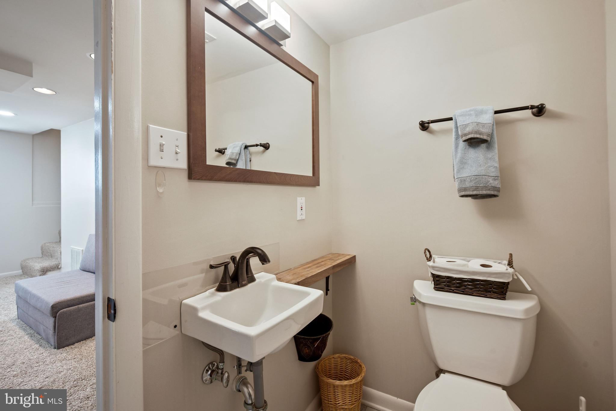 LOCUST HILL ESTATES - Residential