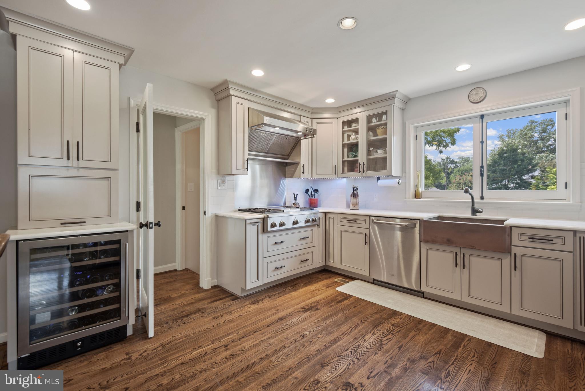 LOCUST HILL ESTATES - Residential