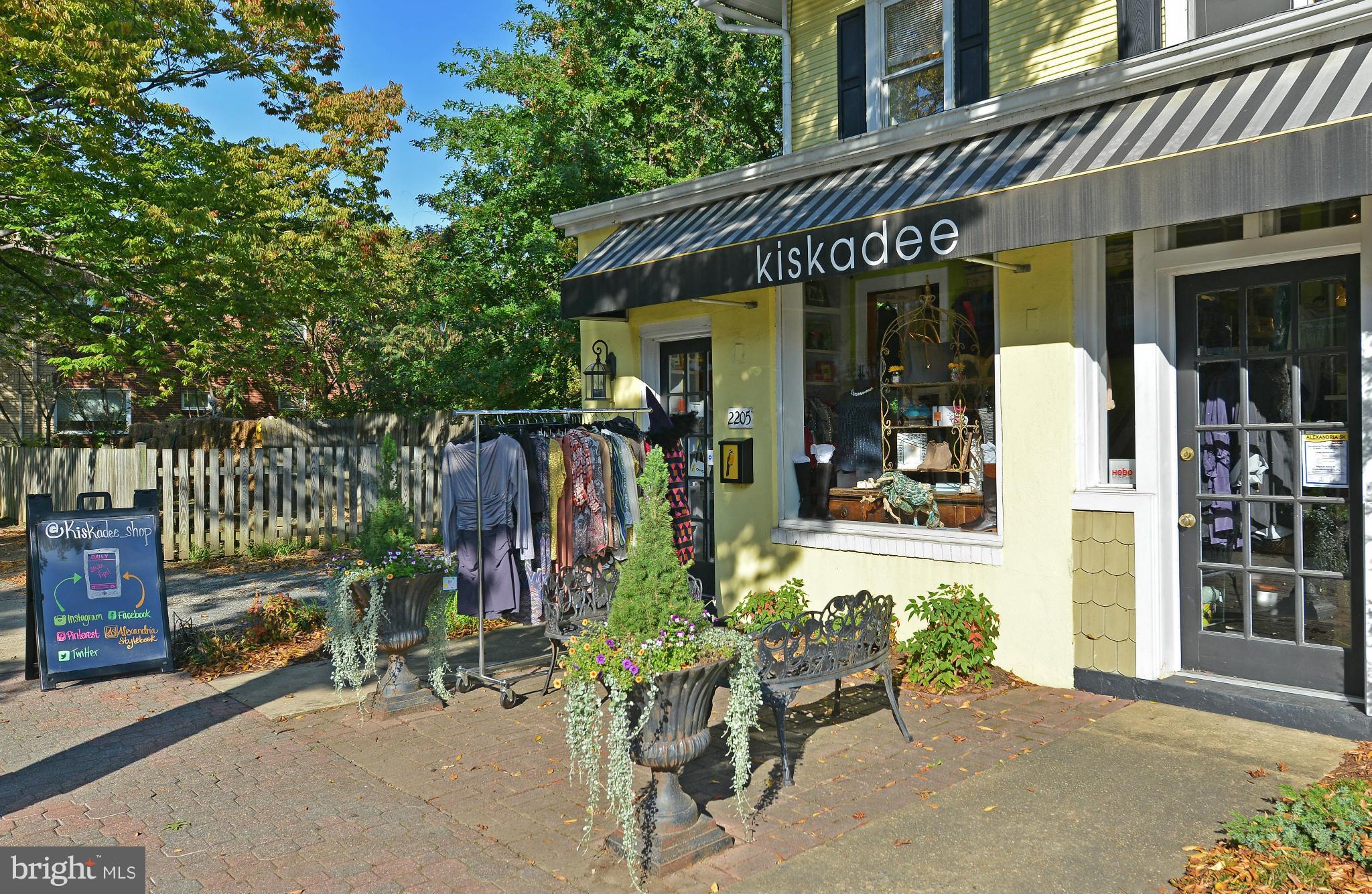 ROSEMONT PARK - Residential