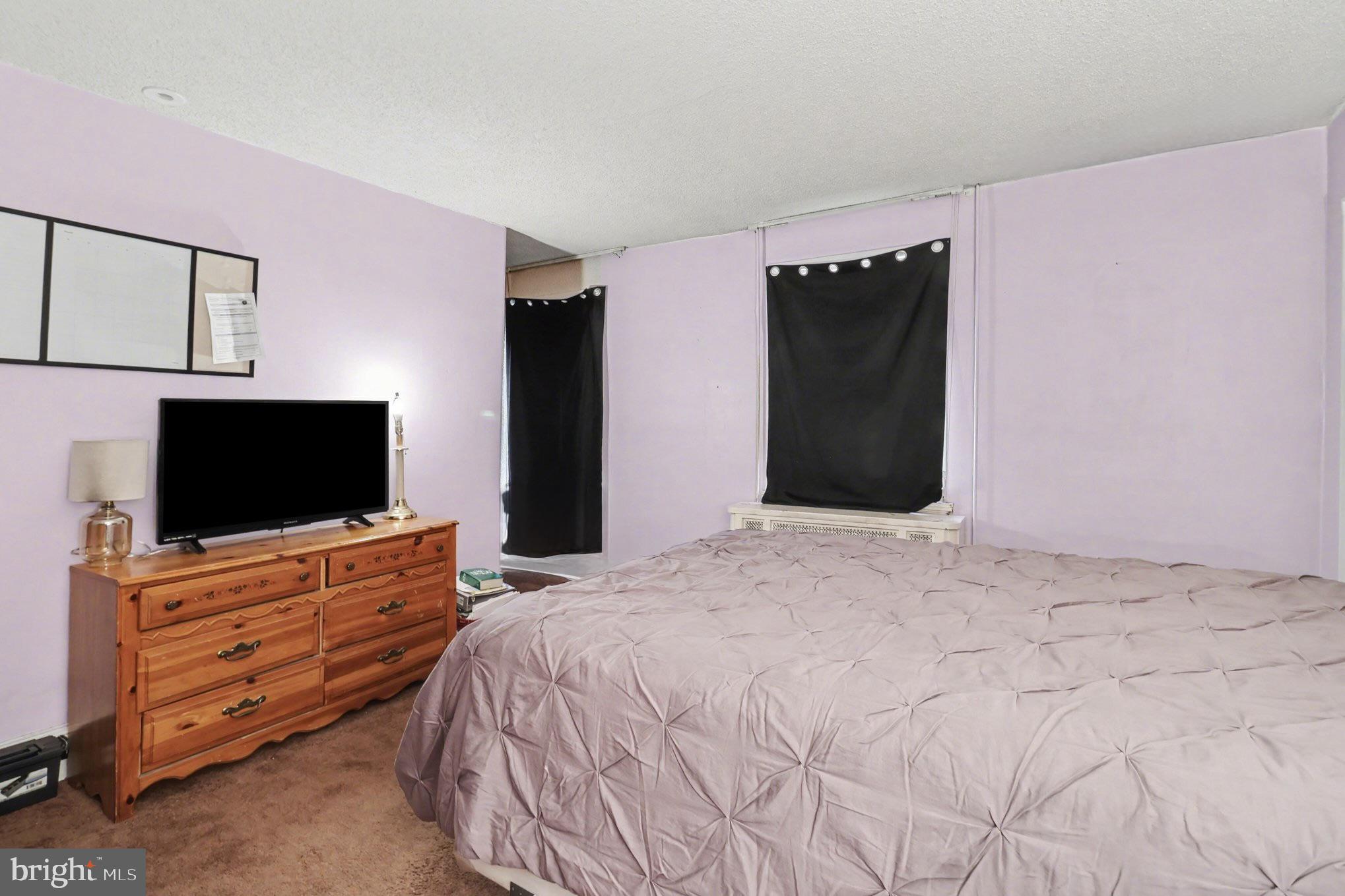 HOLMESBURG - Commercial Sale