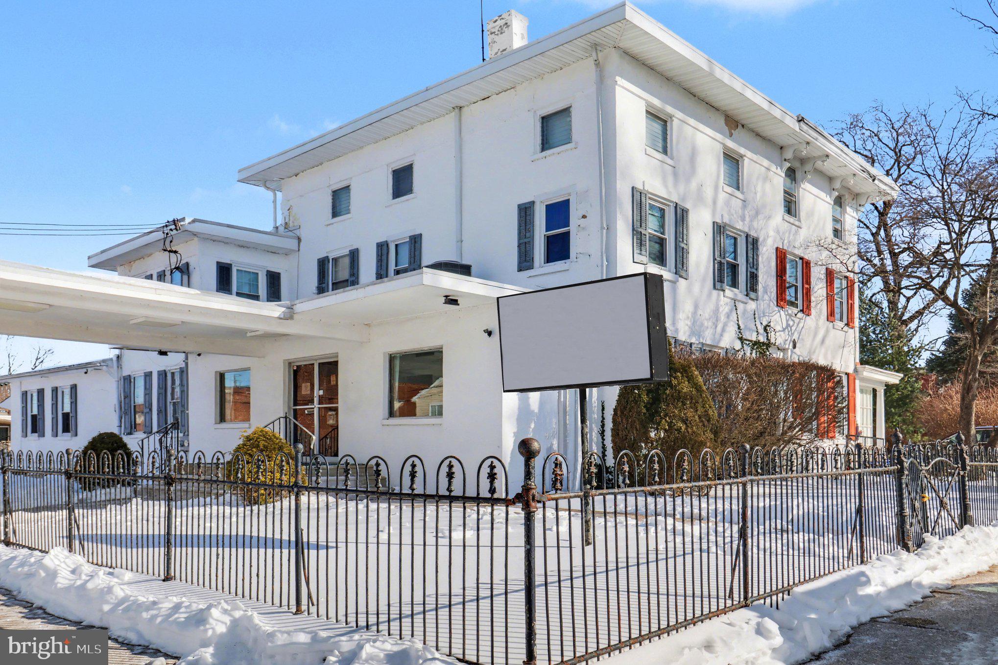 HOLMESBURG - Commercial Sale