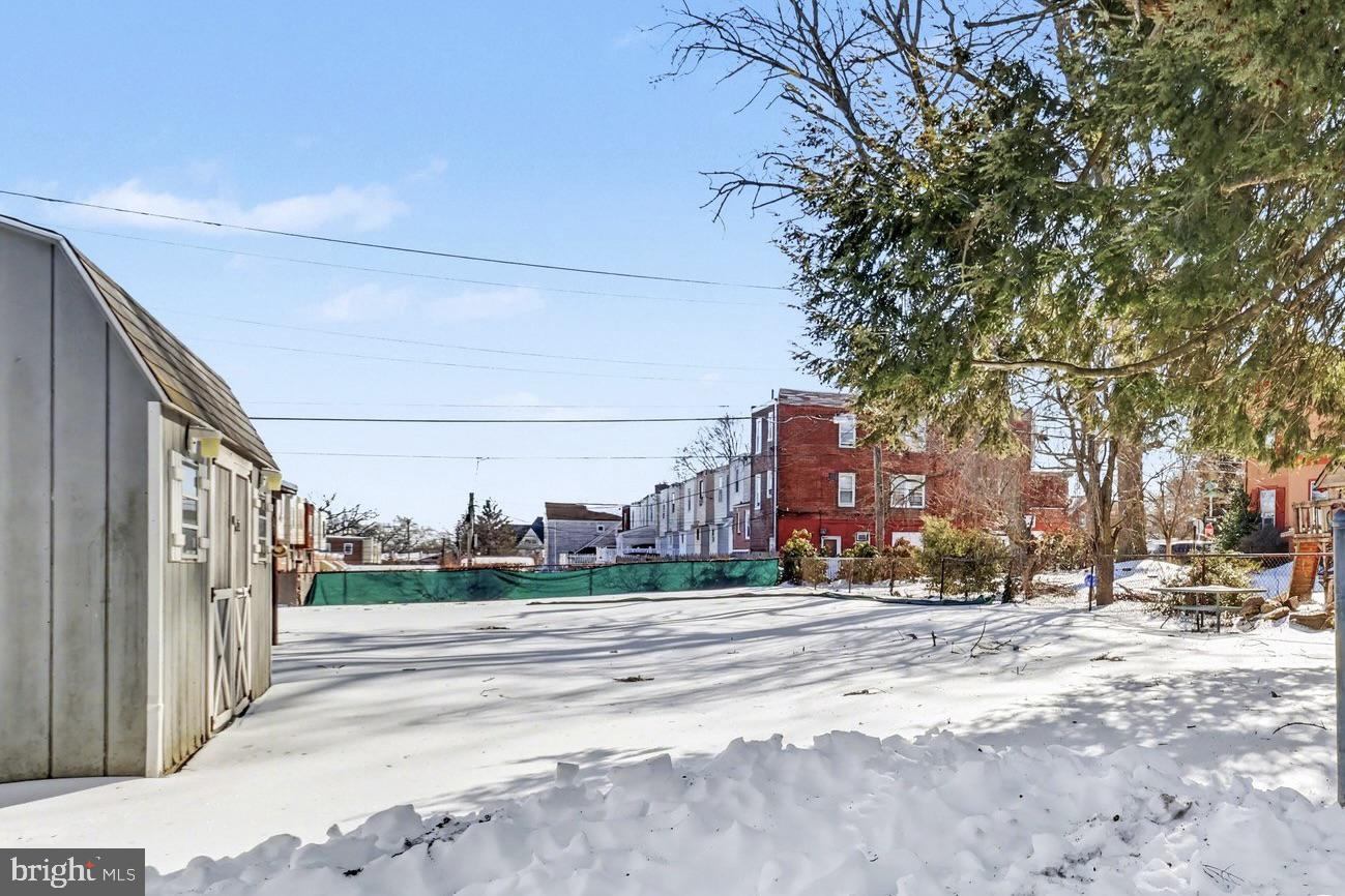 HOLMESBURG - Commercial Sale