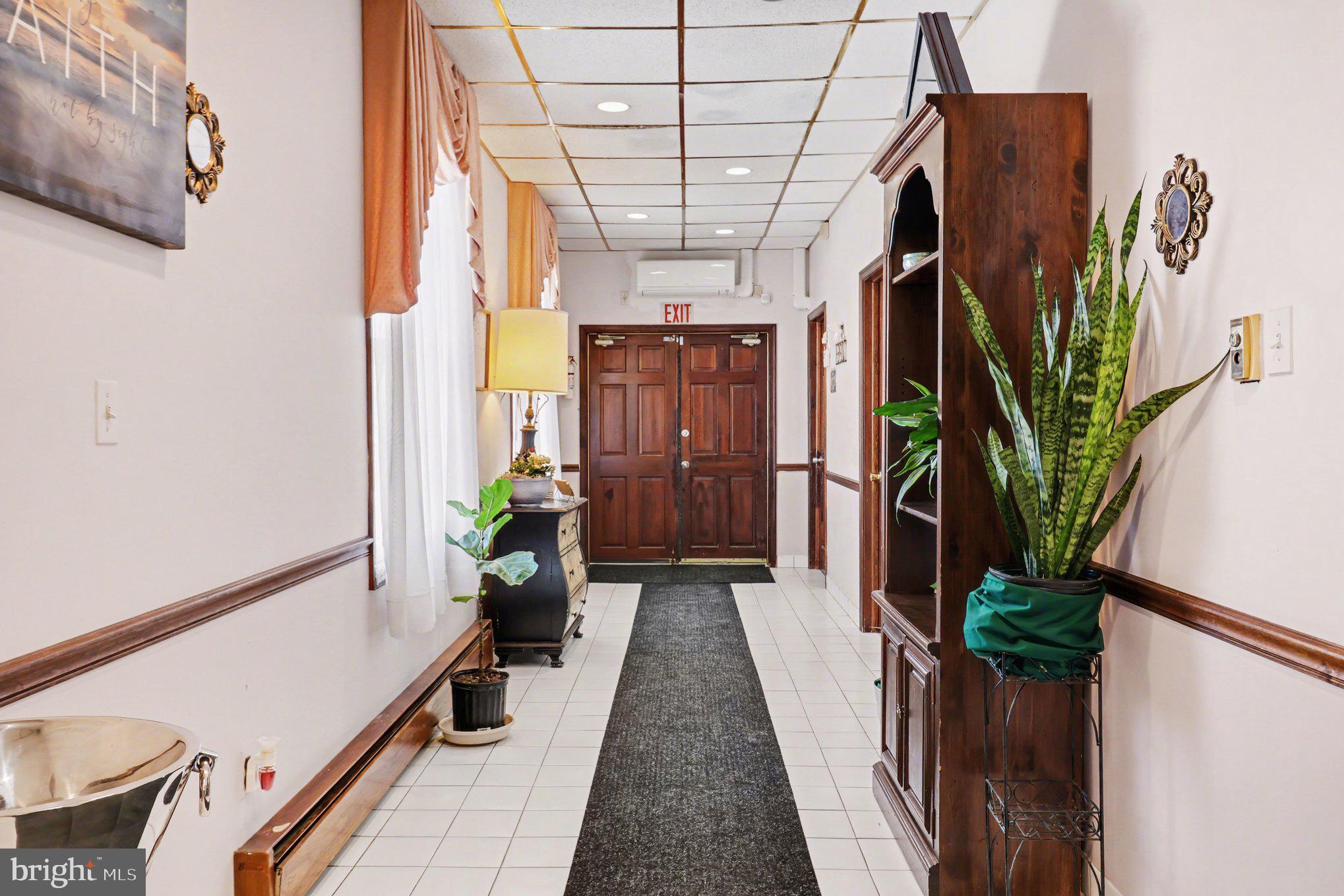 HOLMESBURG - Commercial Sale