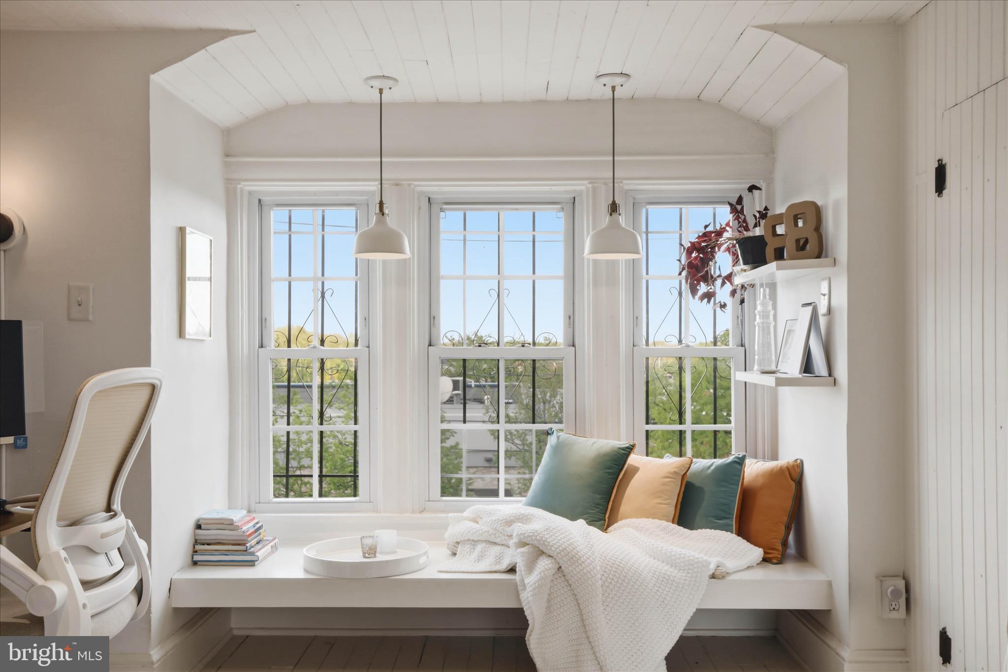 828 E CHESTNUT STREET