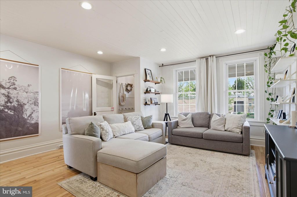 Photo of 828 E Chestnut Street, LANCASTER, PA 17602 (MLS # PALA2085528)