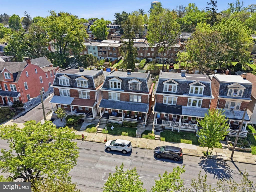 Photo of 828 E Chestnut Street, LANCASTER, PA 17602 (MLS # PALA2085528)