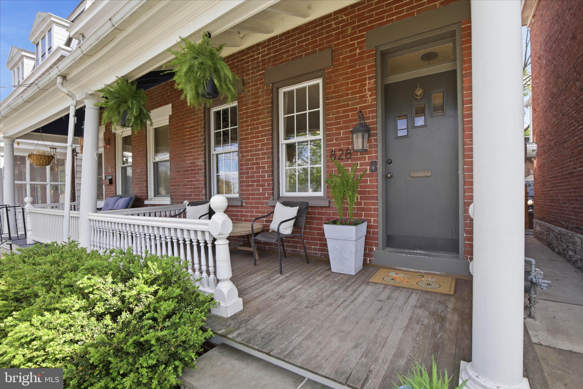 828 E CHESTNUT STREET